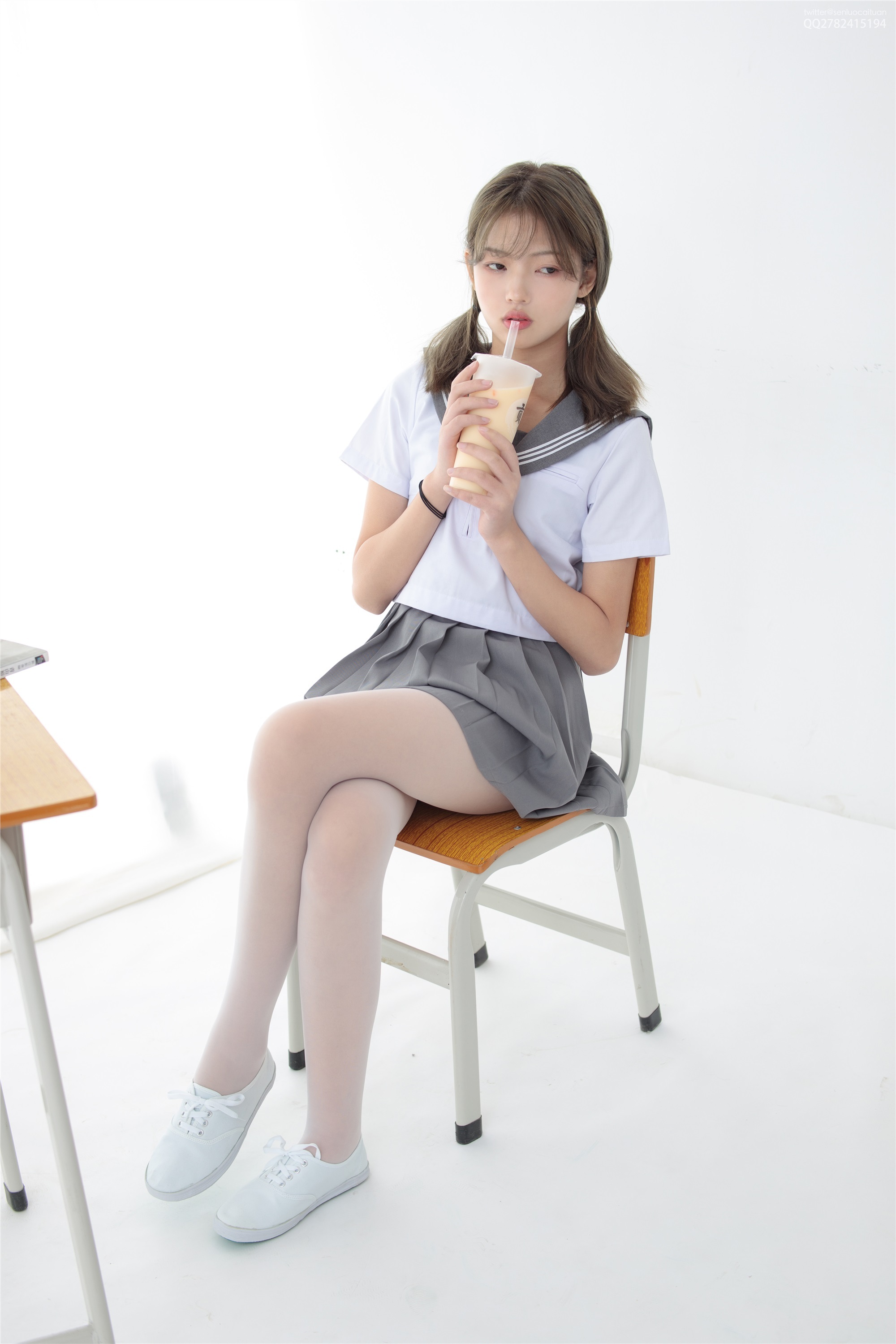 森萝财团萝莉丝足写真 JKFUN-052 默陌&芝士 13D白丝白丝网鞋合辑