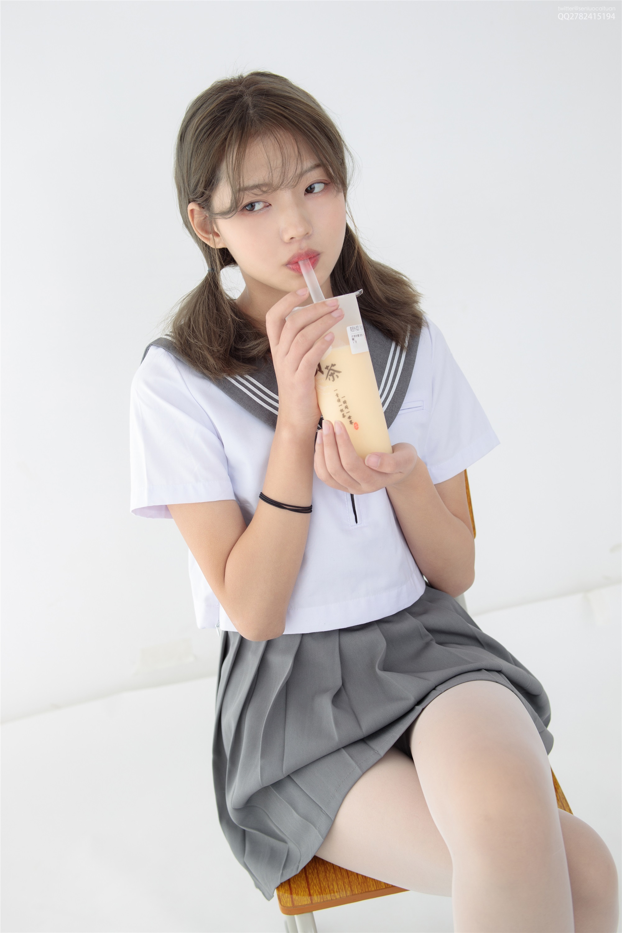 森萝财团萝莉丝足写真 JKFUN-052 默陌&芝士 13D白丝白丝网鞋合辑