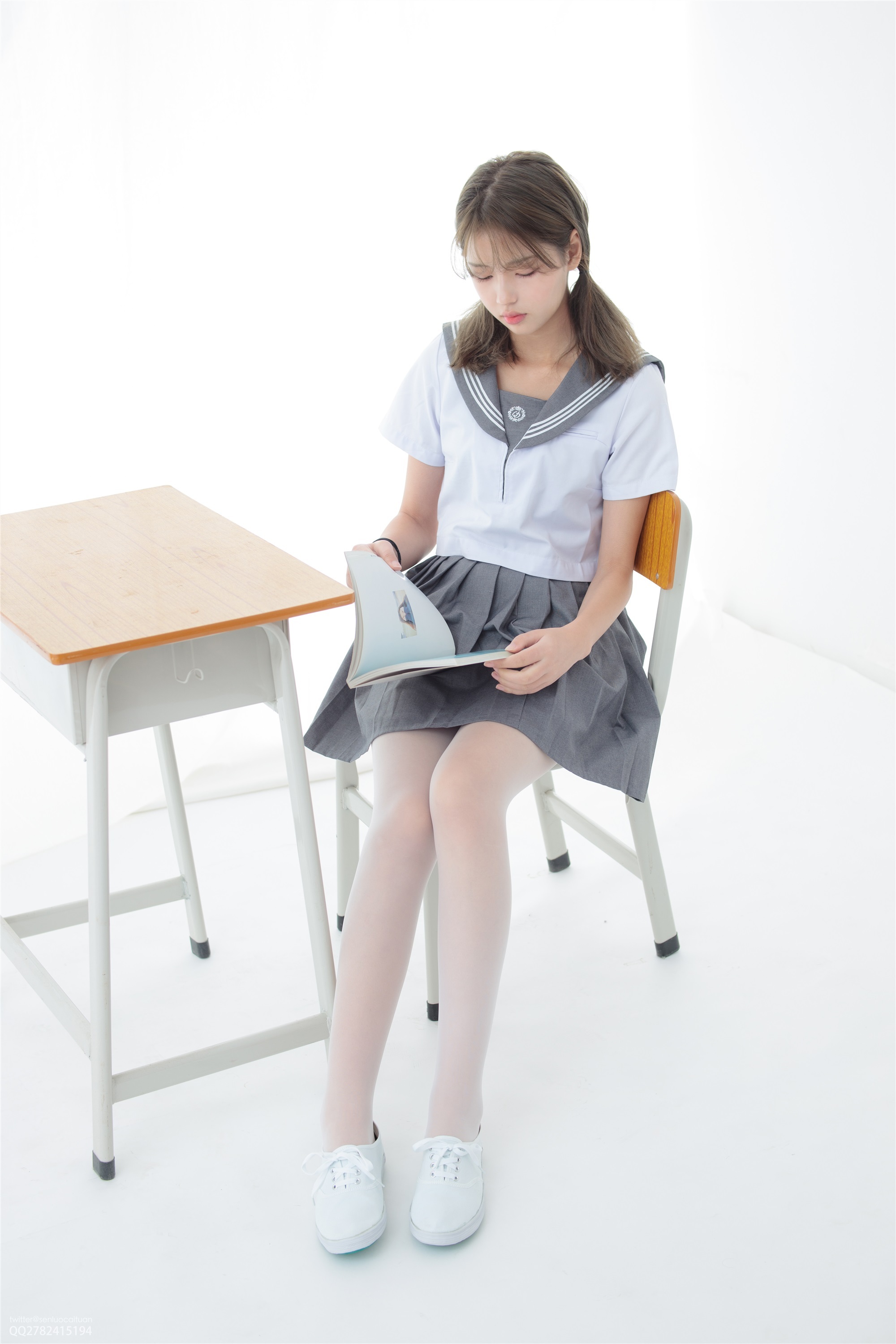 森萝财团萝莉丝足写真 JKFUN-052 默陌&芝士 13D白丝白丝网鞋合辑