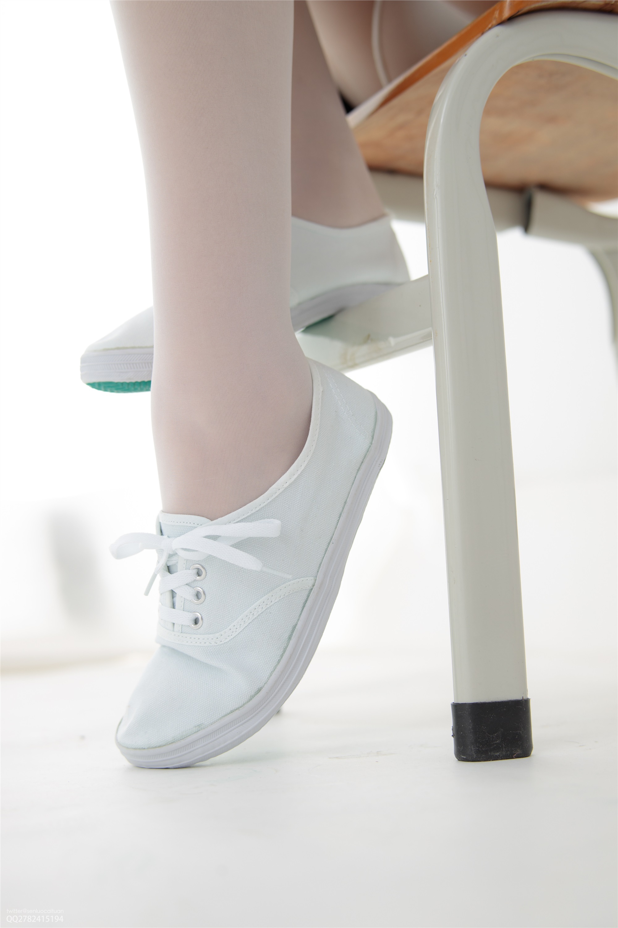 森萝财团萝莉丝足写真 JKFUN-052 默陌&芝士 13D白丝白丝网鞋合辑