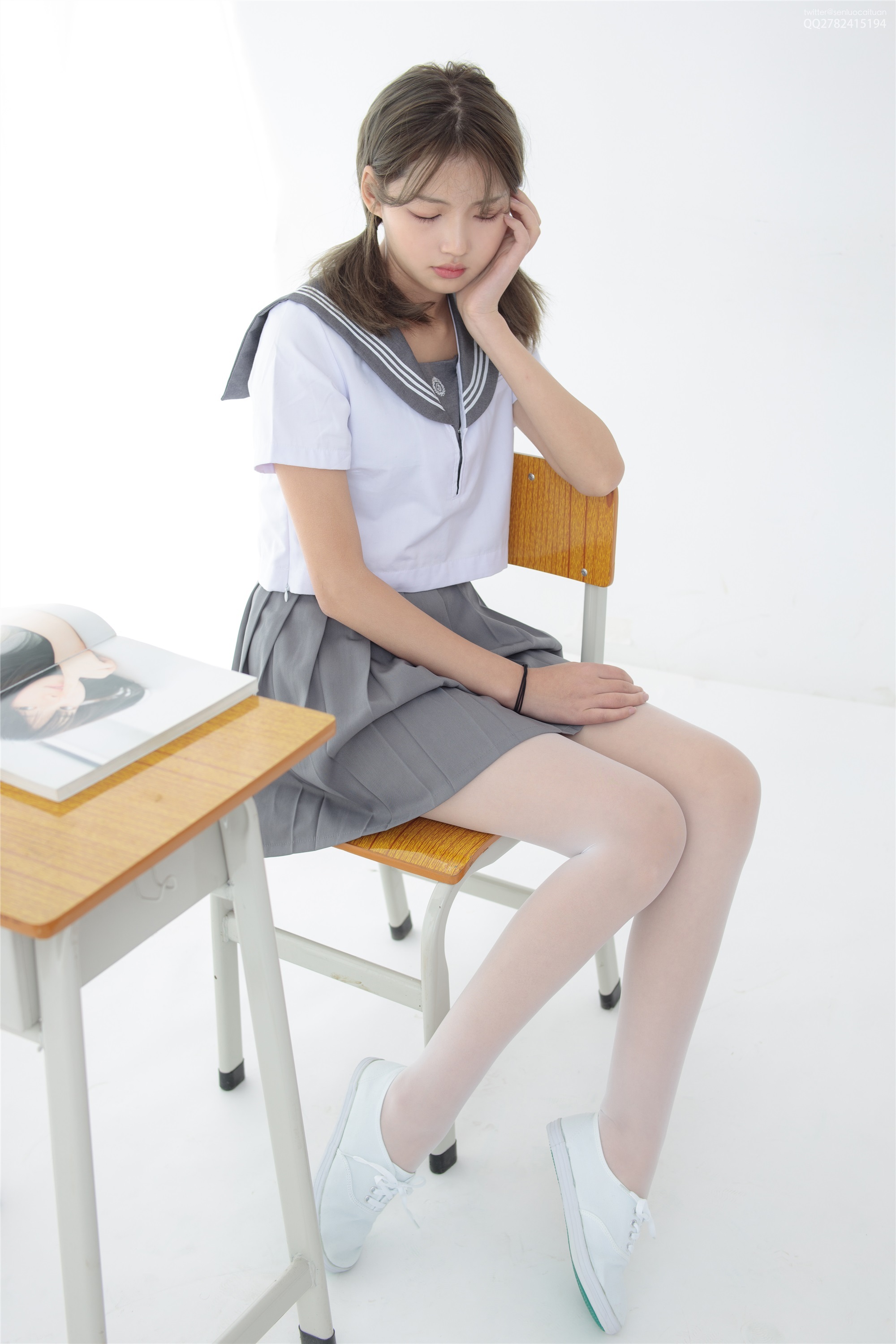 森萝财团萝莉丝足写真 JKFUN-052 默陌&芝士 13D白丝白丝网鞋合辑