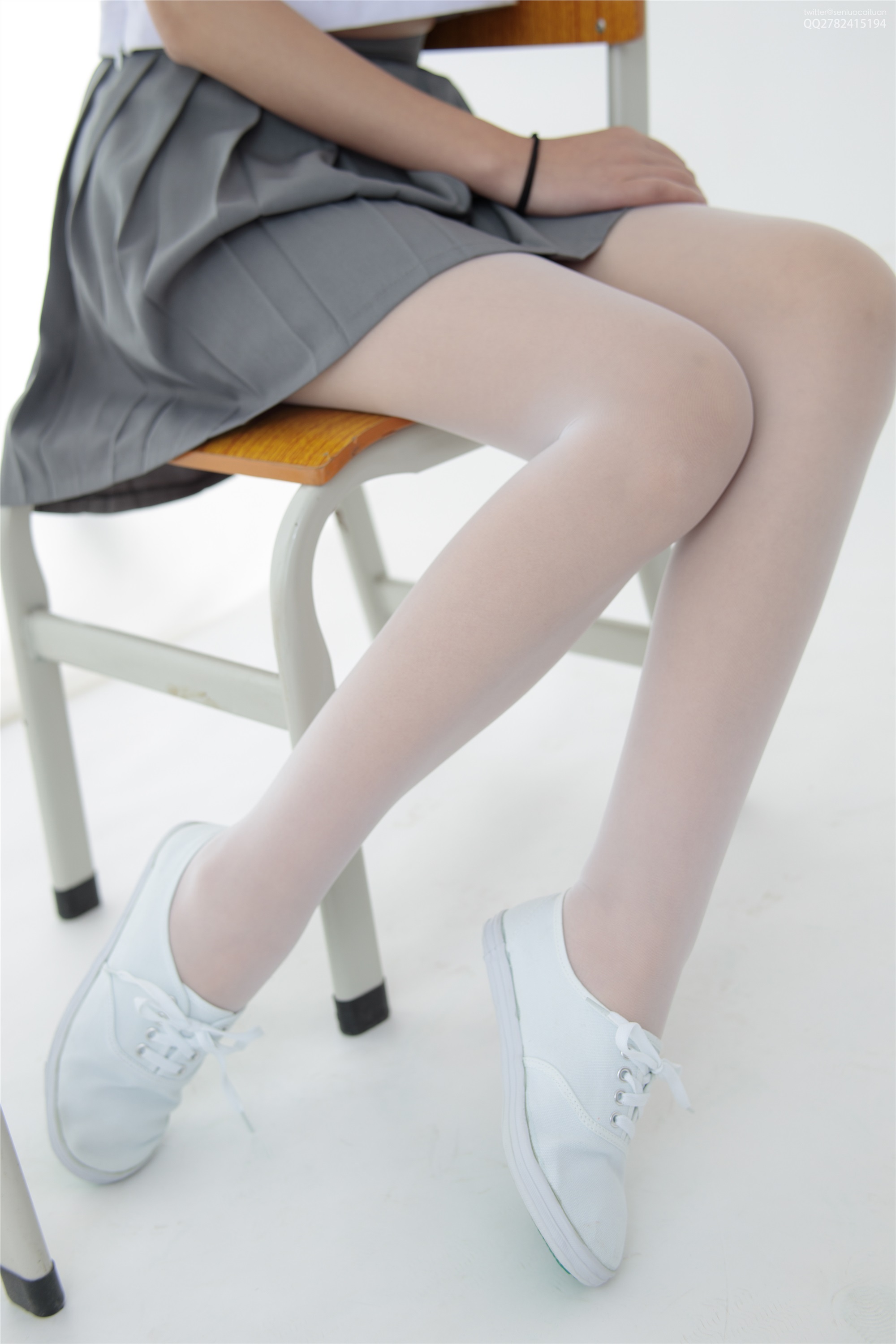 森萝财团萝莉丝足写真 JKFUN-052 默陌&芝士 13D白丝白丝网鞋合辑