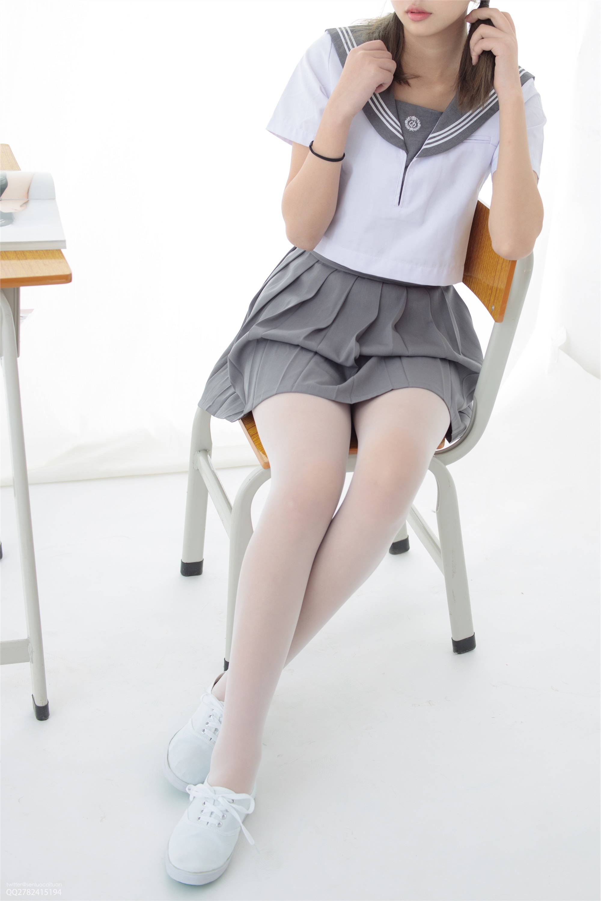 森萝财团萝莉丝足写真 JKFUN-052 默陌&芝士 13D白丝白丝网鞋合辑