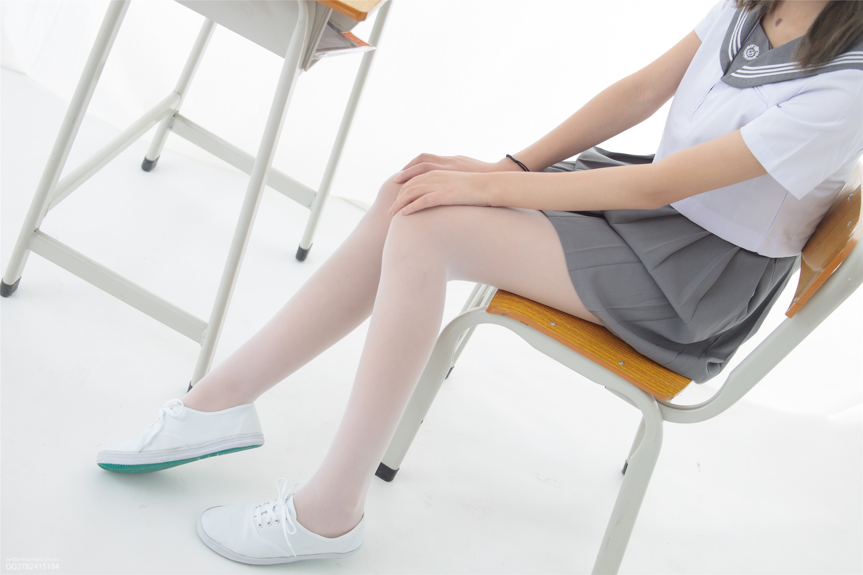 森萝财团萝莉丝足写真 JKFUN-052 默陌&芝士 13D白丝白丝网鞋合辑