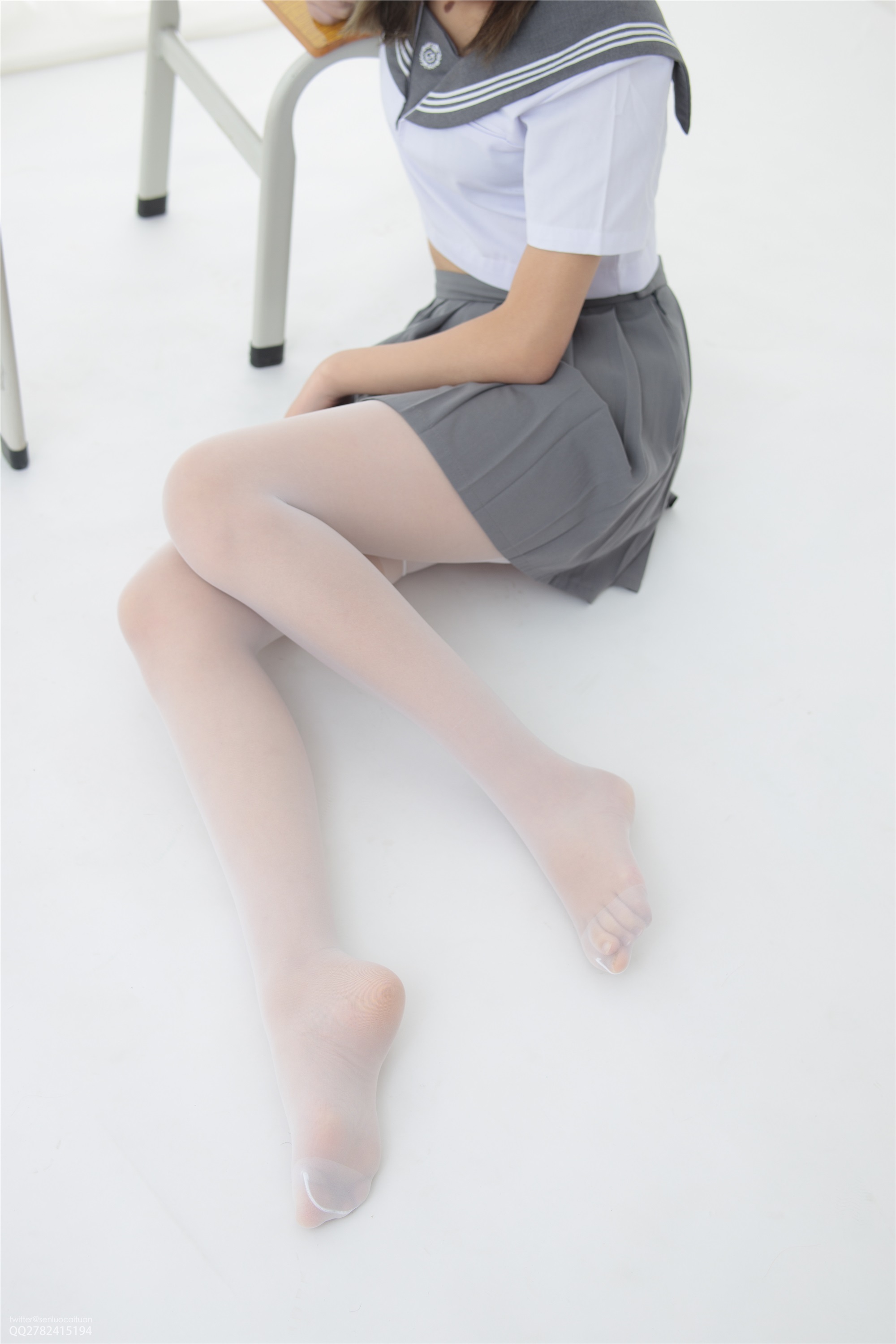 森萝财团萝莉丝足写真 JKFUN-052 默陌&芝士 13D白丝白丝网鞋合辑