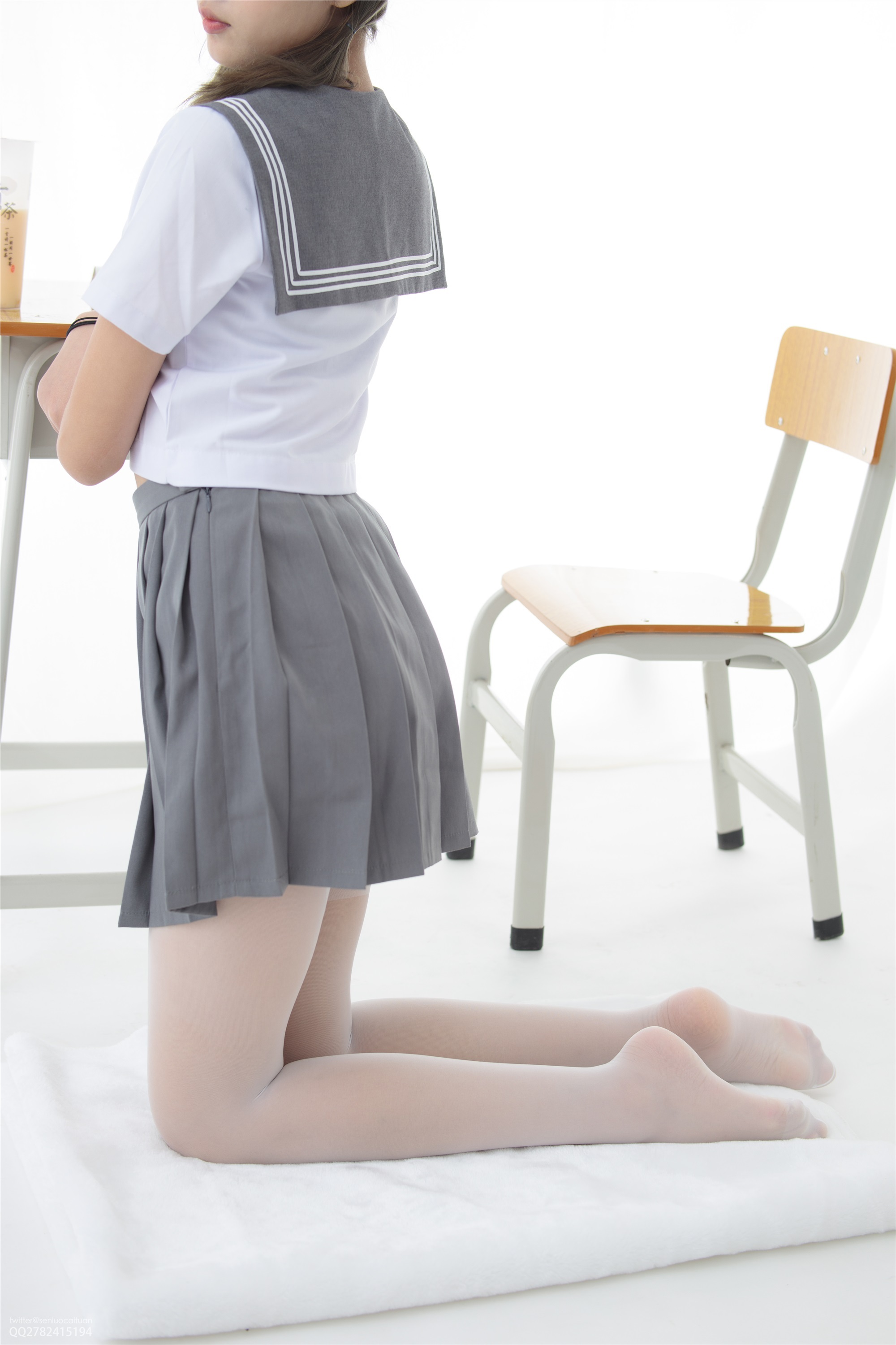 森萝财团萝莉丝足写真 JKFUN-052 默陌&芝士 13D白丝白丝网鞋合辑