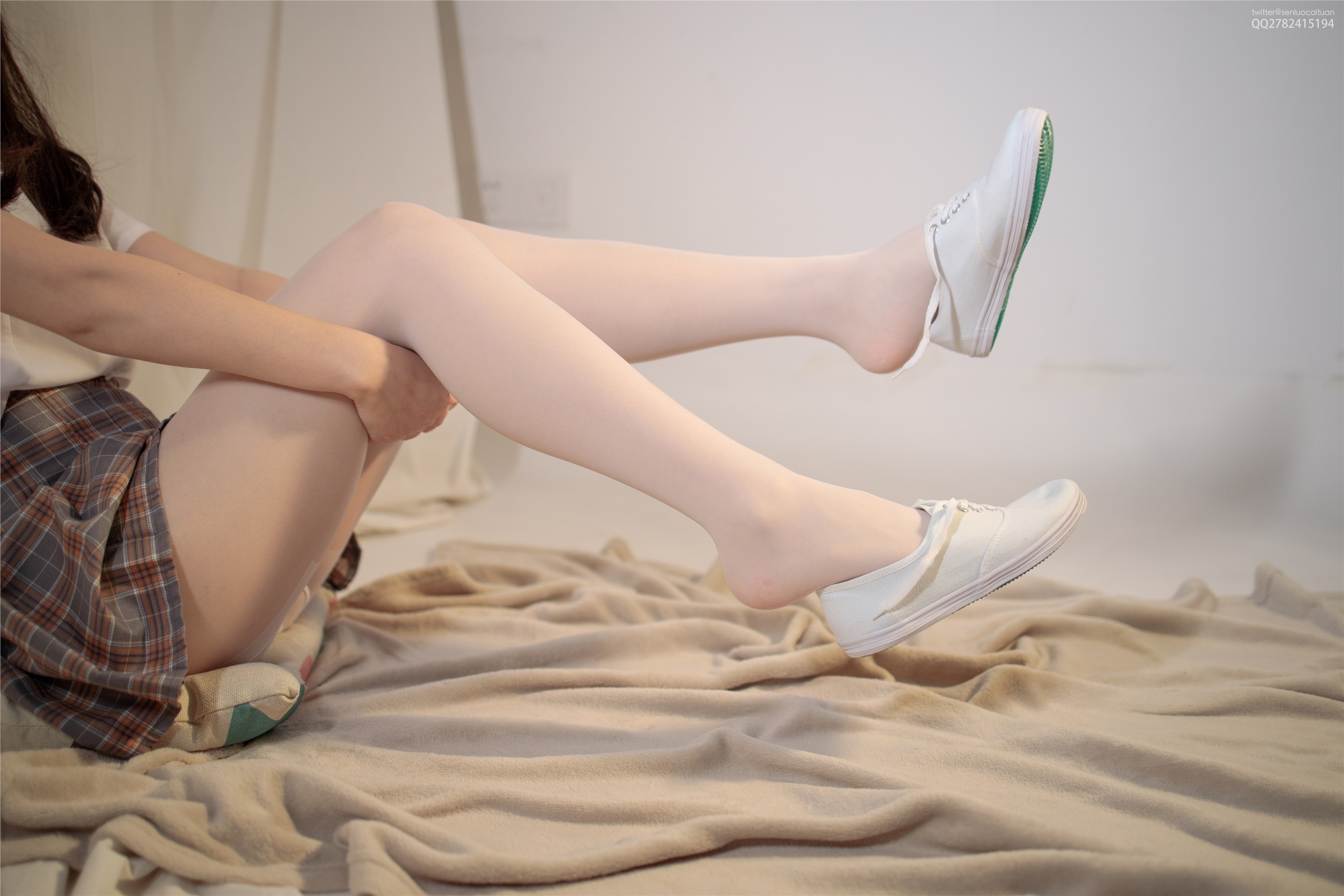 森萝财团萝莉丝足写真 JKFUN-052 默陌&芝士 13D白丝白丝网鞋合辑