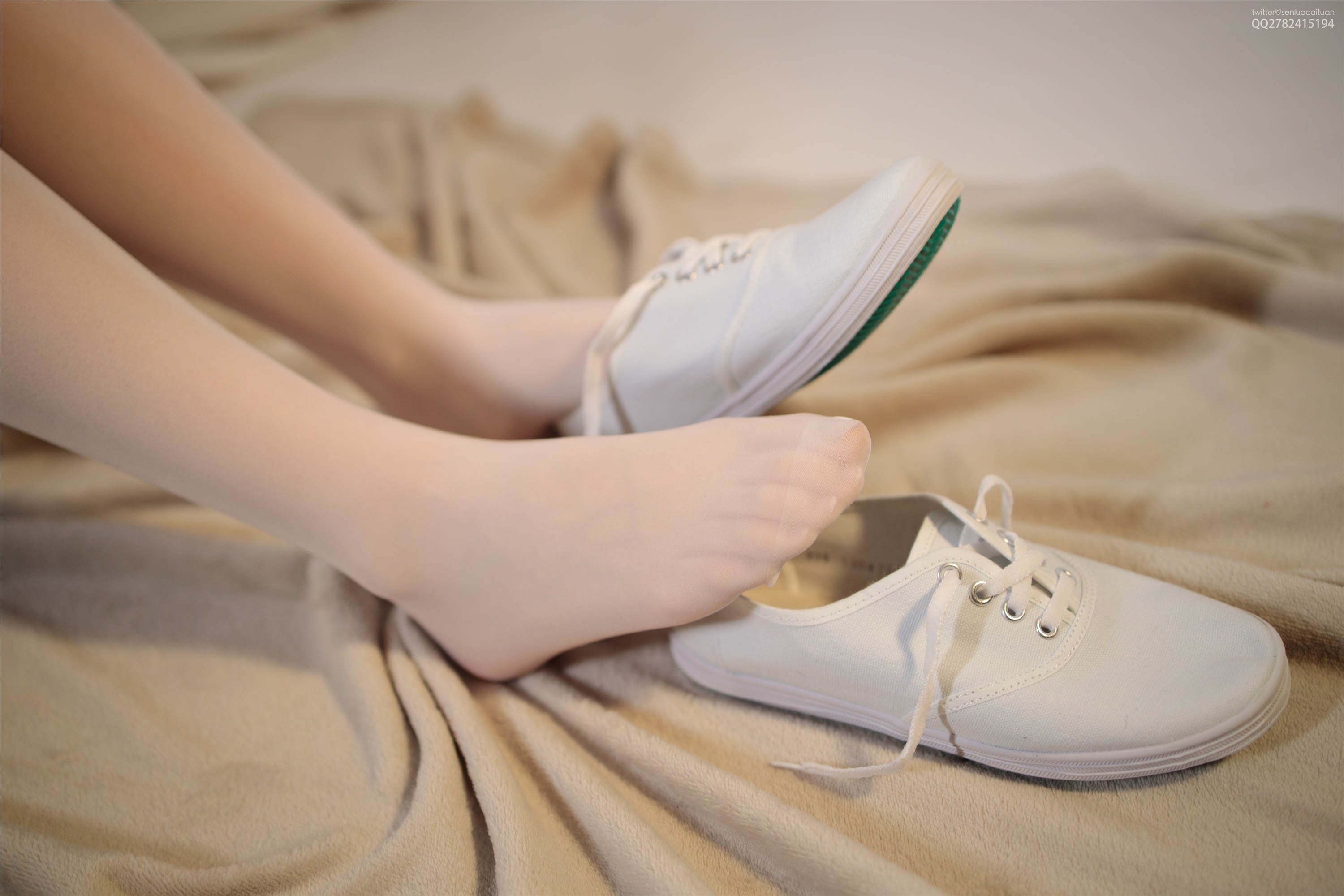 森萝财团萝莉丝足写真 JKFUN-052 默陌&芝士 13D白丝白丝网鞋合辑