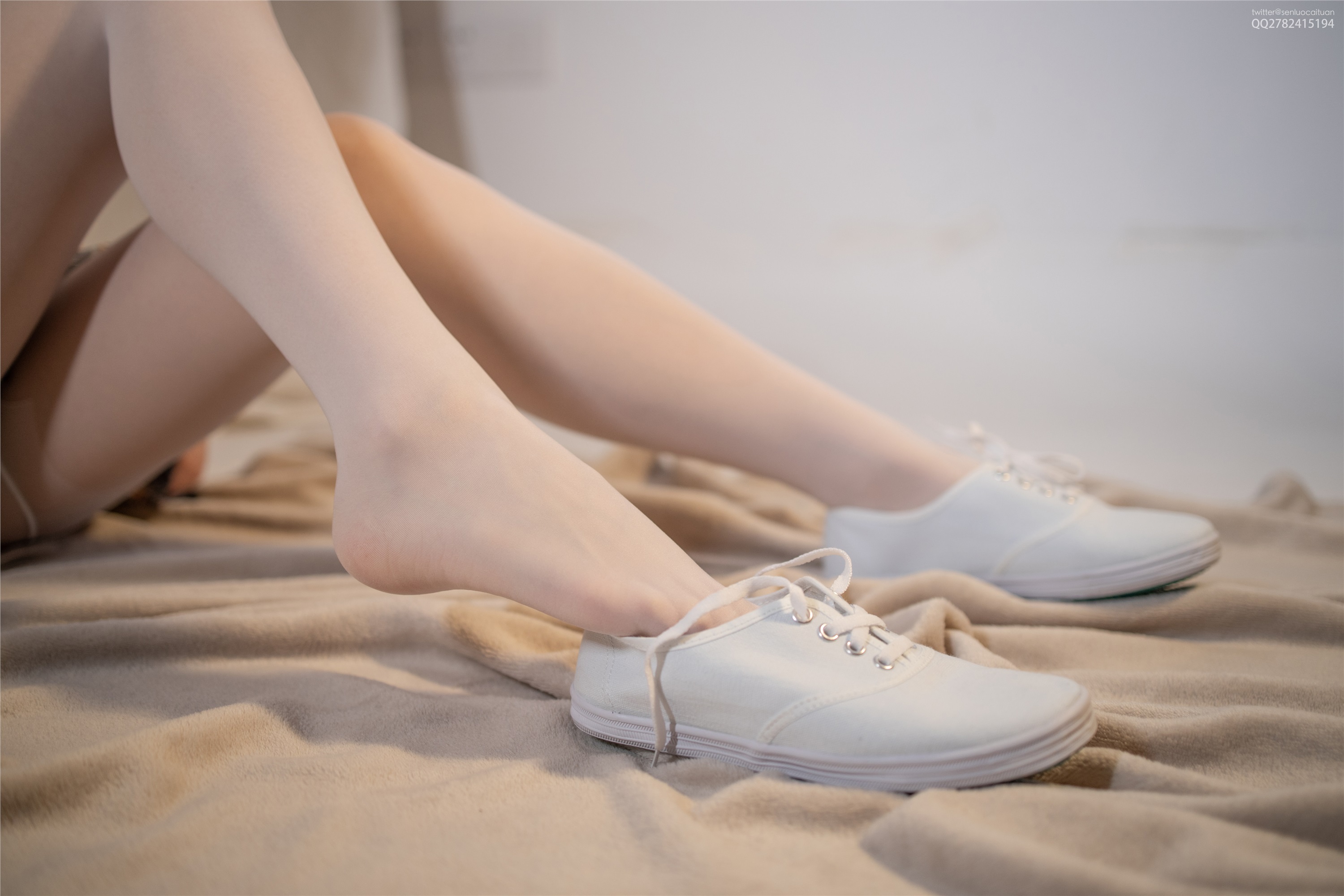 森萝财团萝莉丝足写真 JKFUN-052 默陌&芝士 13D白丝白丝网鞋合辑