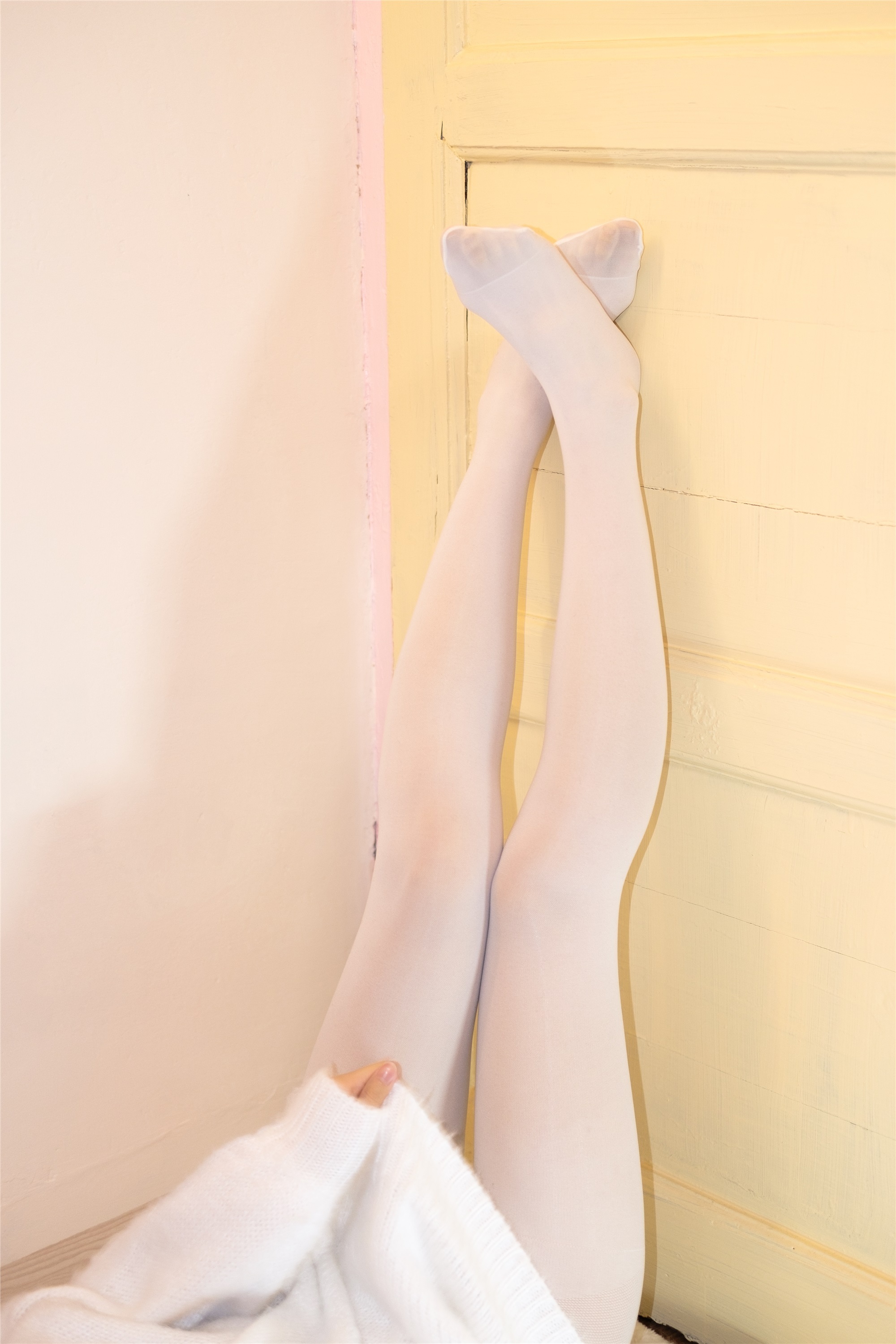 森萝财团萝莉丝足写真 X-012 白丝白毛衣