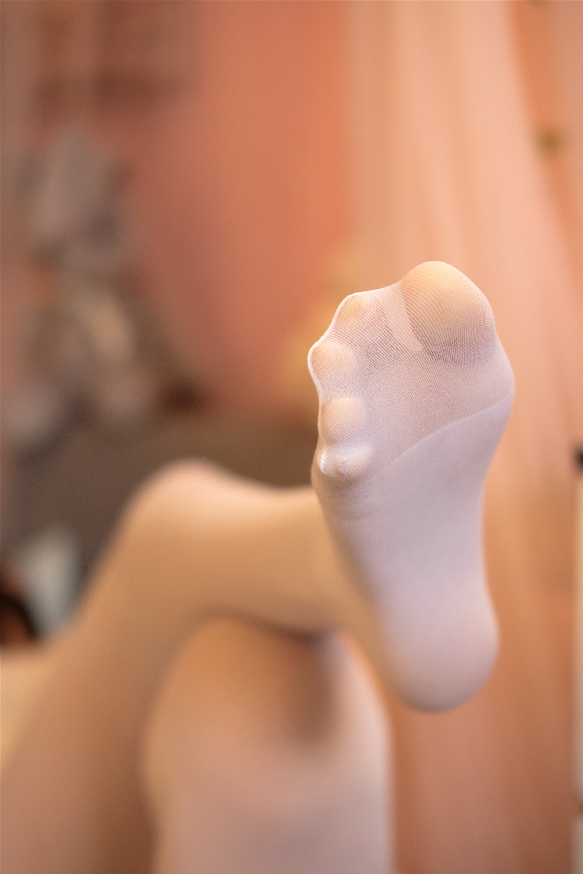 森萝财团萝莉丝足写真 X-012 白丝白毛衣