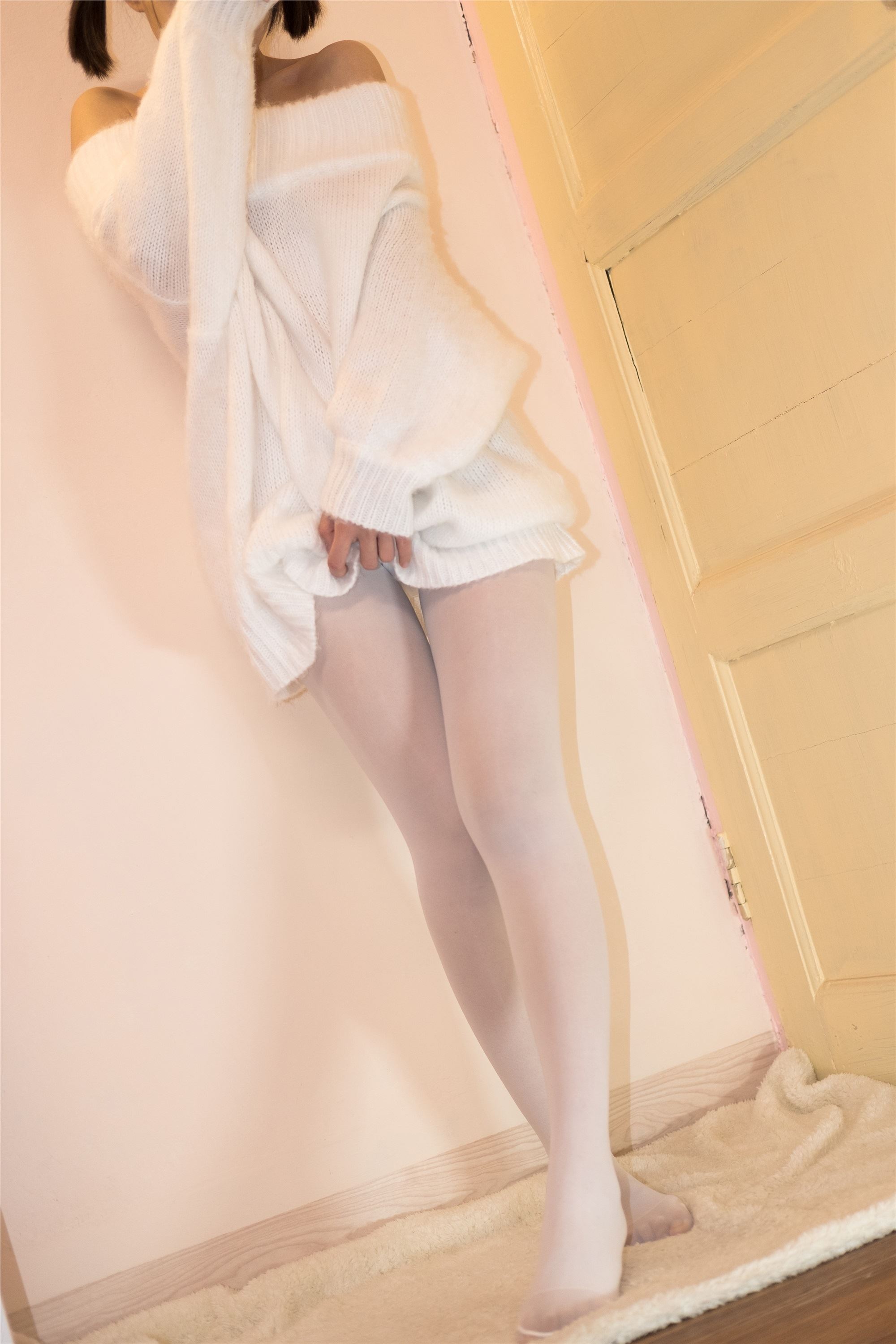 森萝财团萝莉丝足写真 X-012 白丝白毛衣