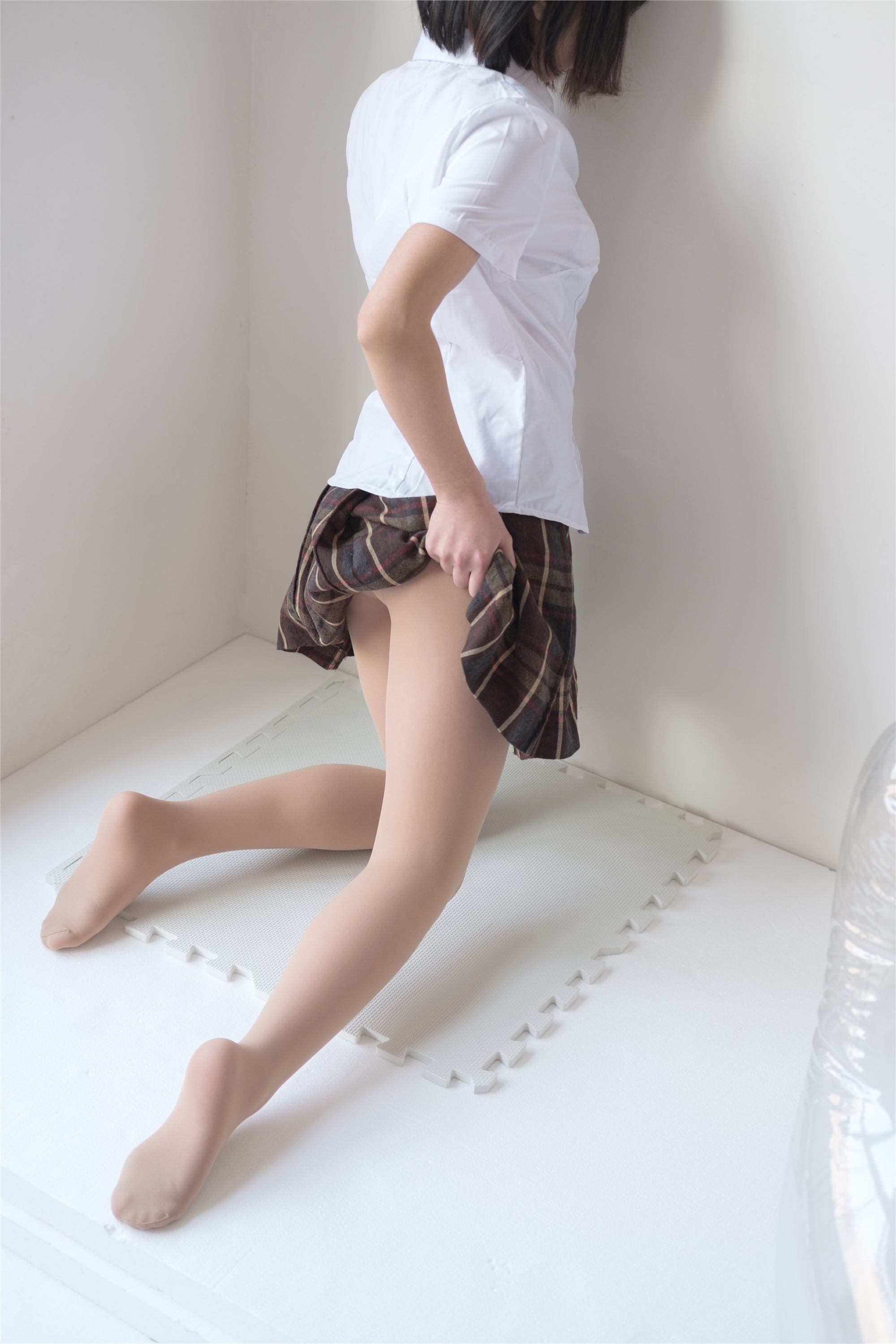 森萝财团萝莉丝足写真 X-013 肉丝妹妹的白船袜