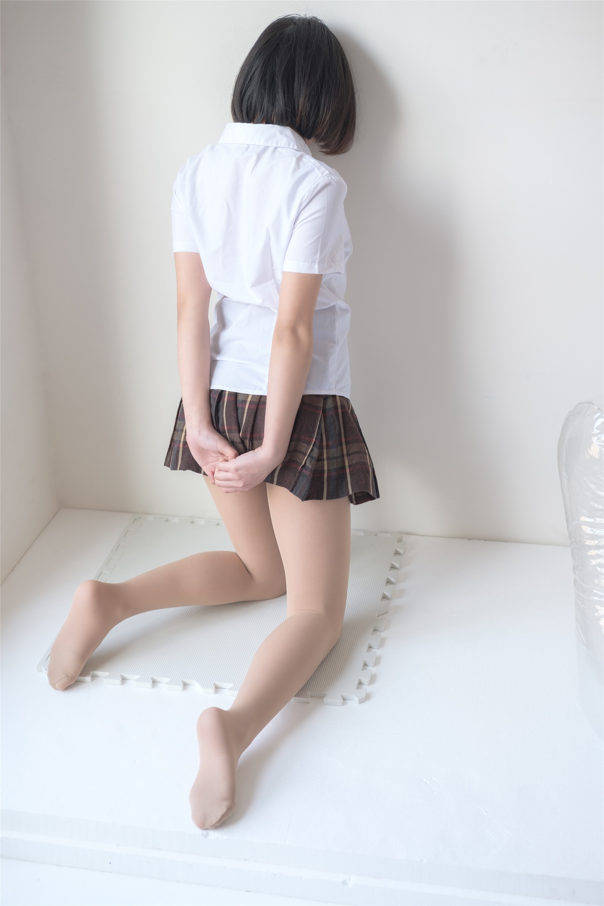 森萝财团萝莉丝足写真 X-013 肉丝妹妹的白船袜