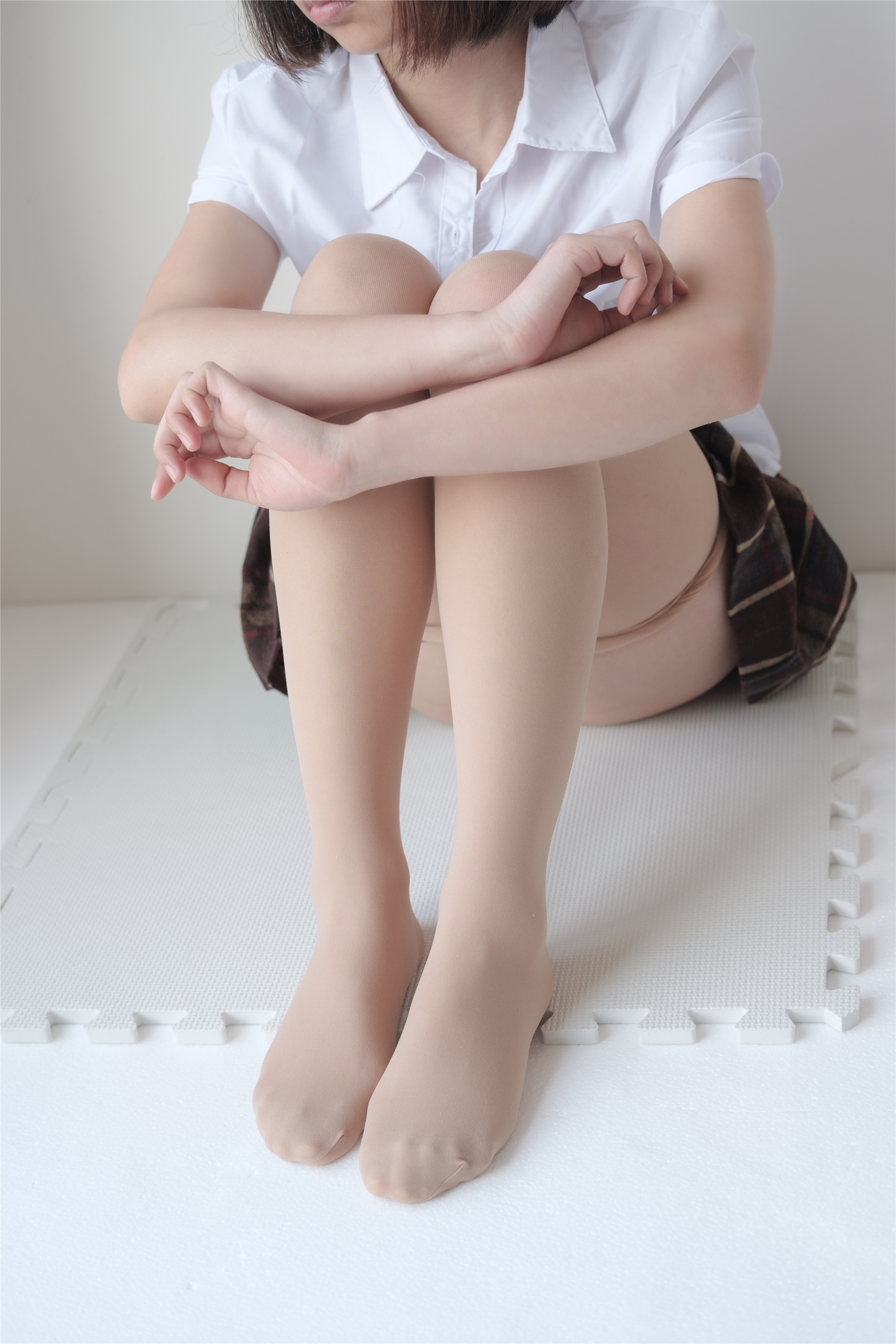 森萝财团萝莉丝足写真 X-013 肉丝妹妹的白船袜