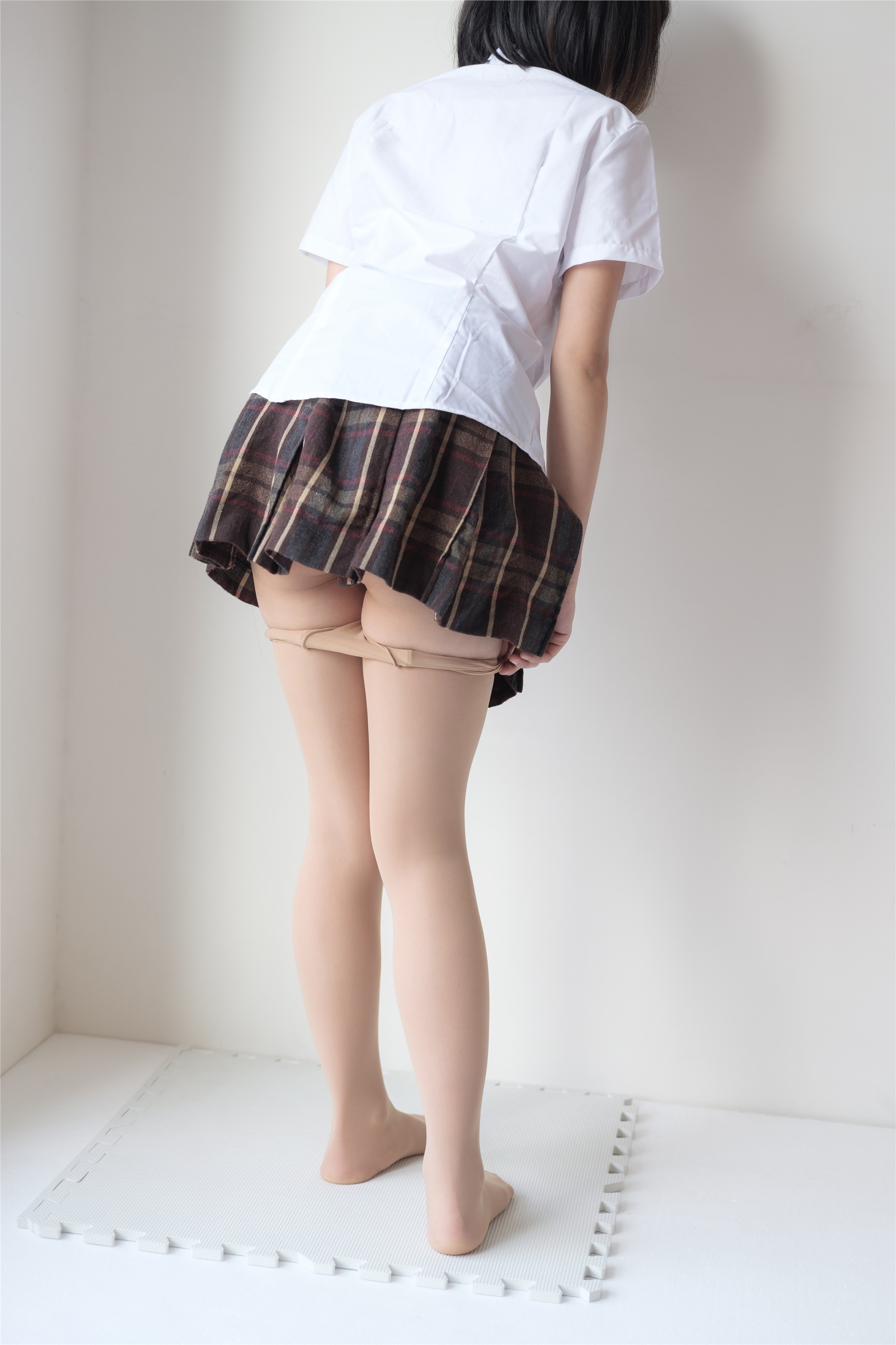 森萝财团萝莉丝足写真 X-013 肉丝妹妹的白船袜