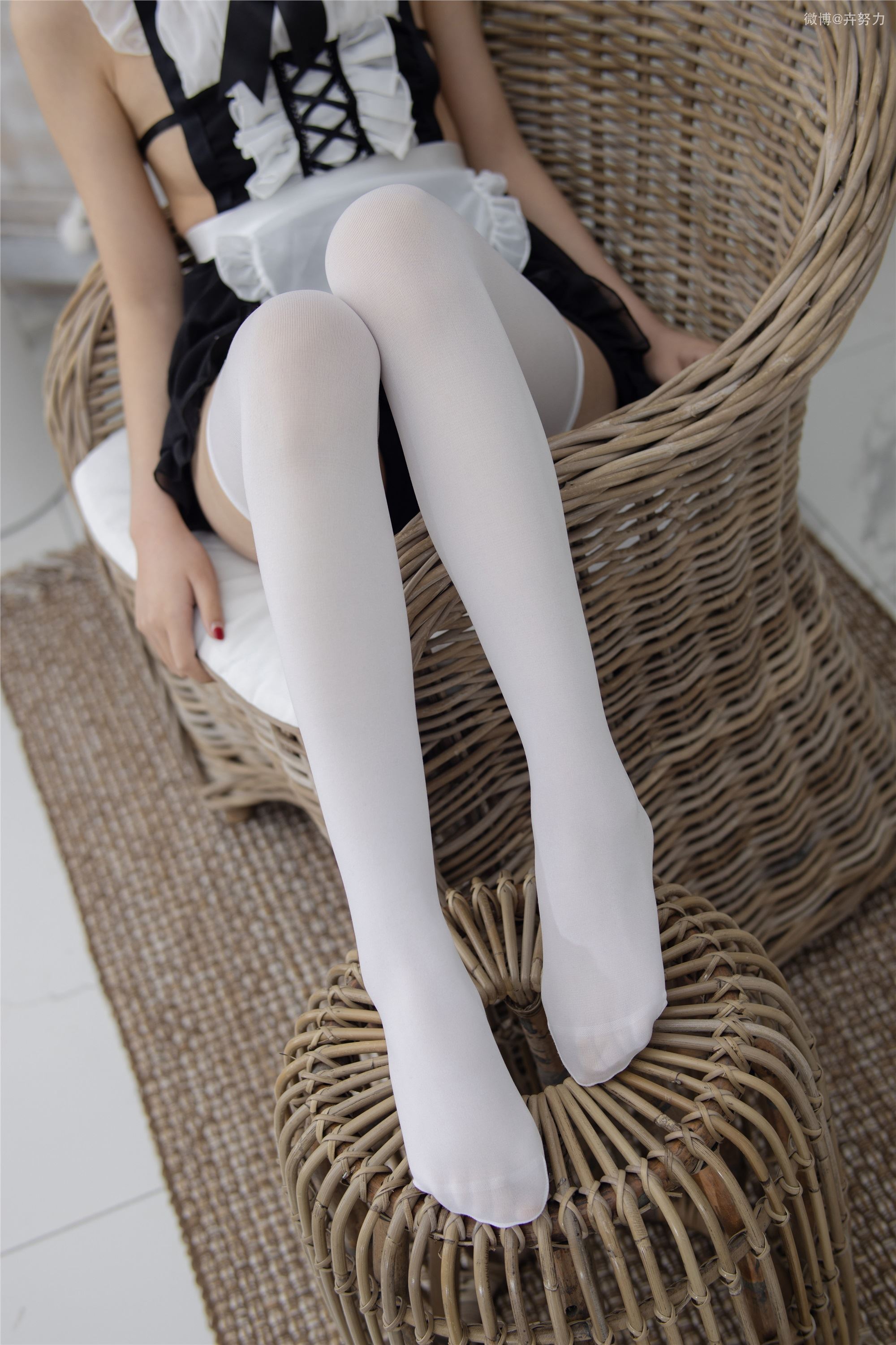 森萝财团 JKFUN-056 80D白色过膝袜 卉子