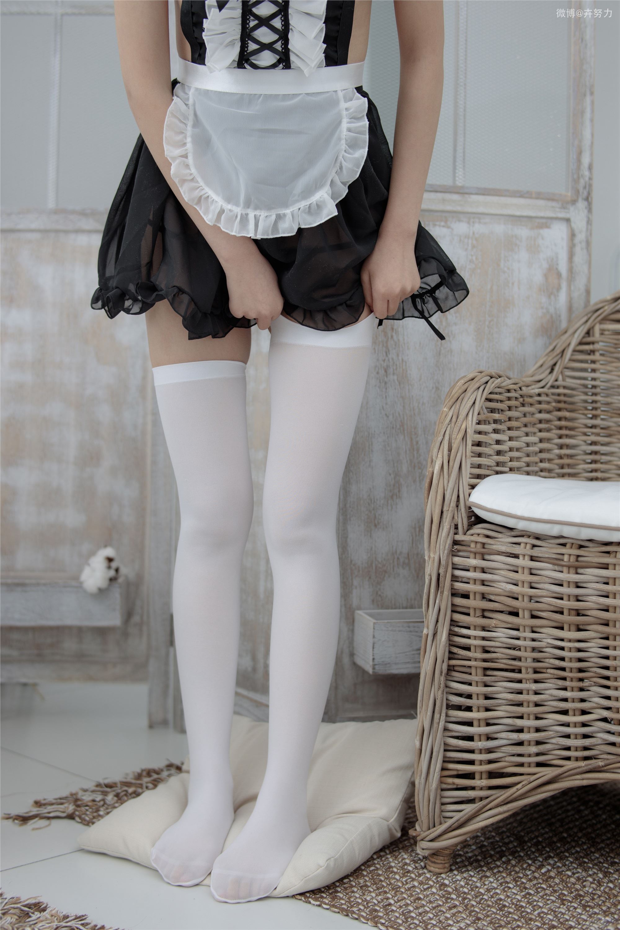 森萝财团 JKFUN-056 80D白色过膝袜 卉子