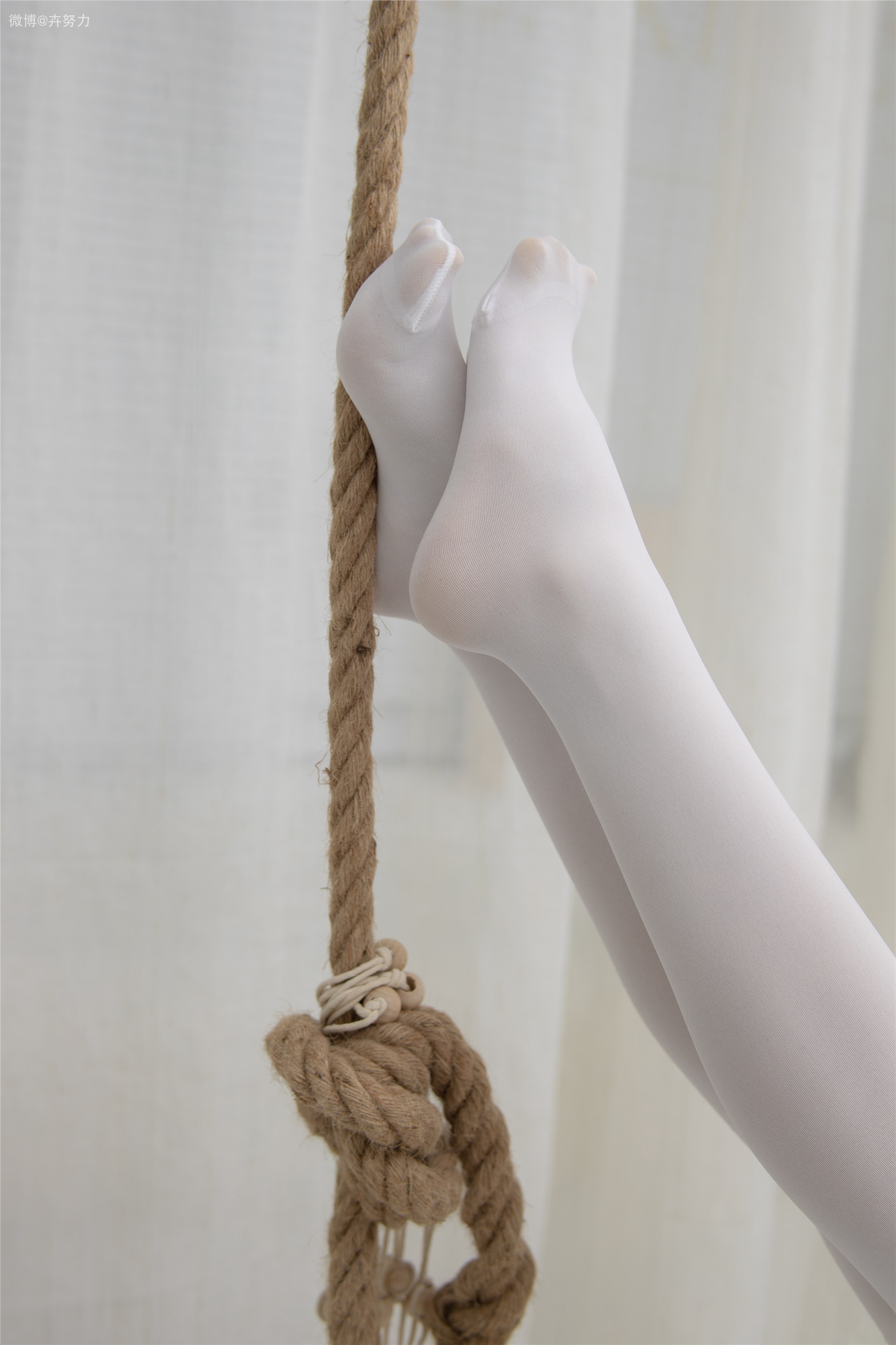 森萝财团 JKFUN-056 80D白色过膝袜 卉子