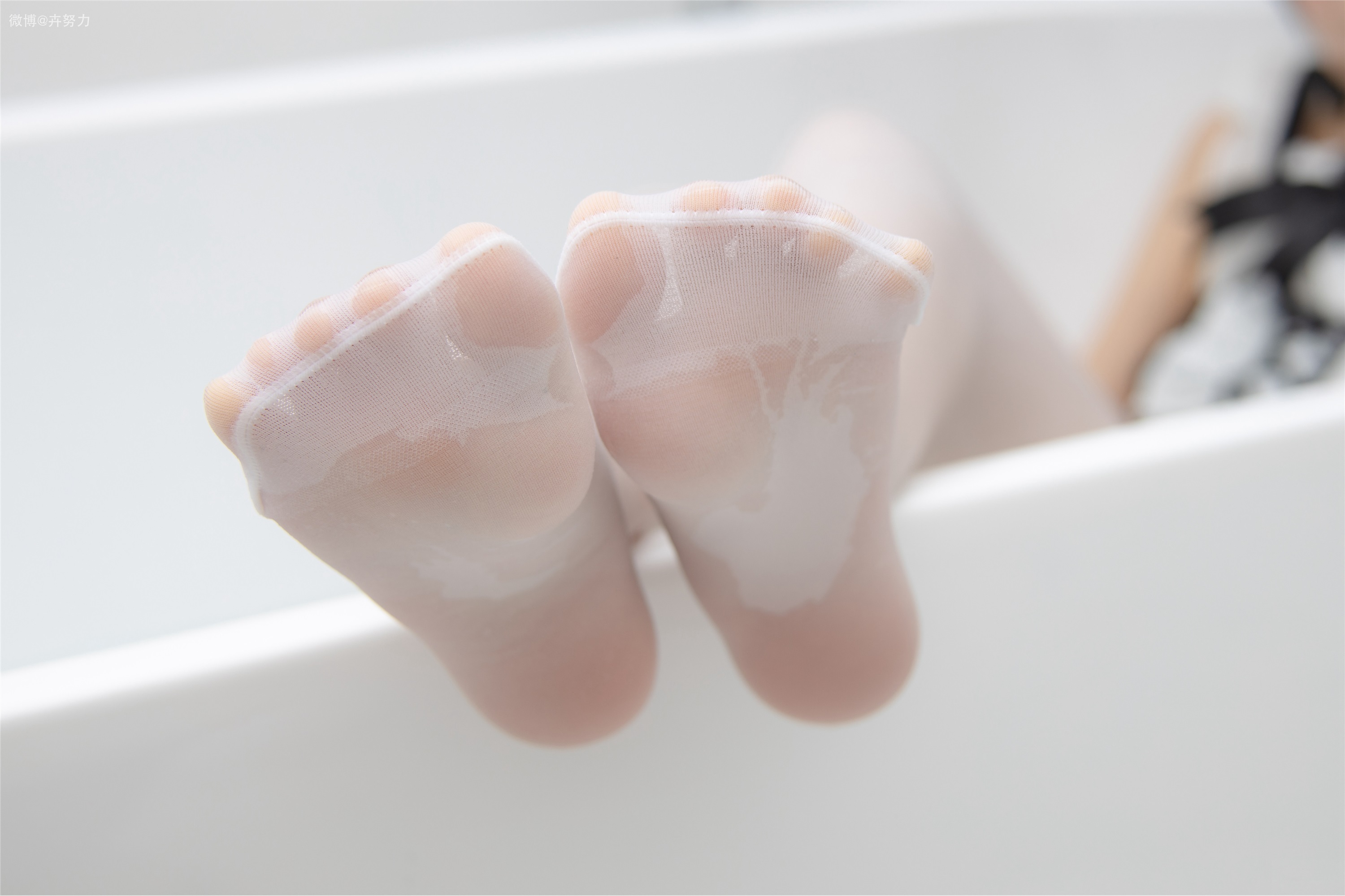 森萝财团 JKFUN-056 80D白色过膝袜 卉子