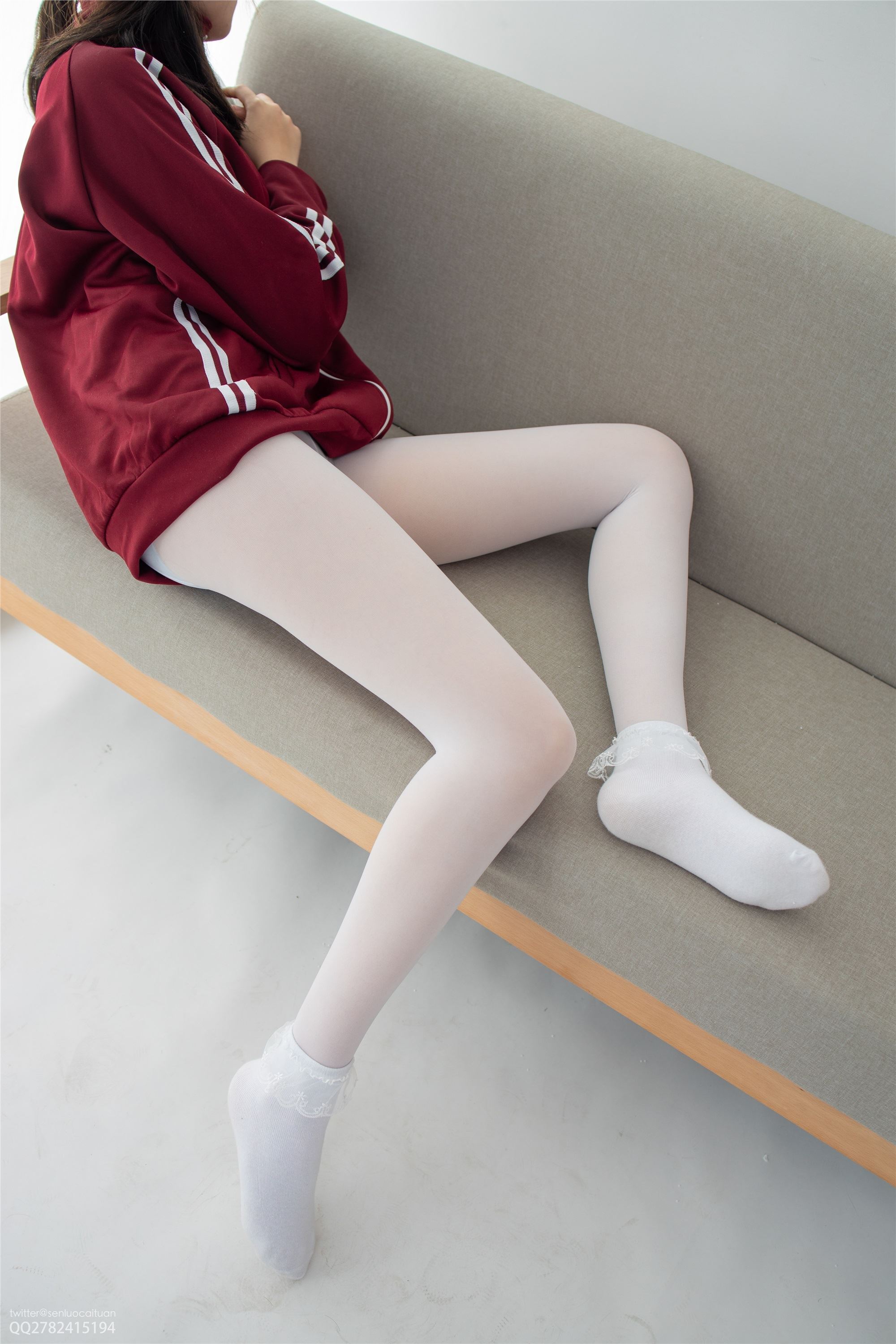 森萝财团 JKFUN-057 白丝套蕾丝花边短袜 Aika