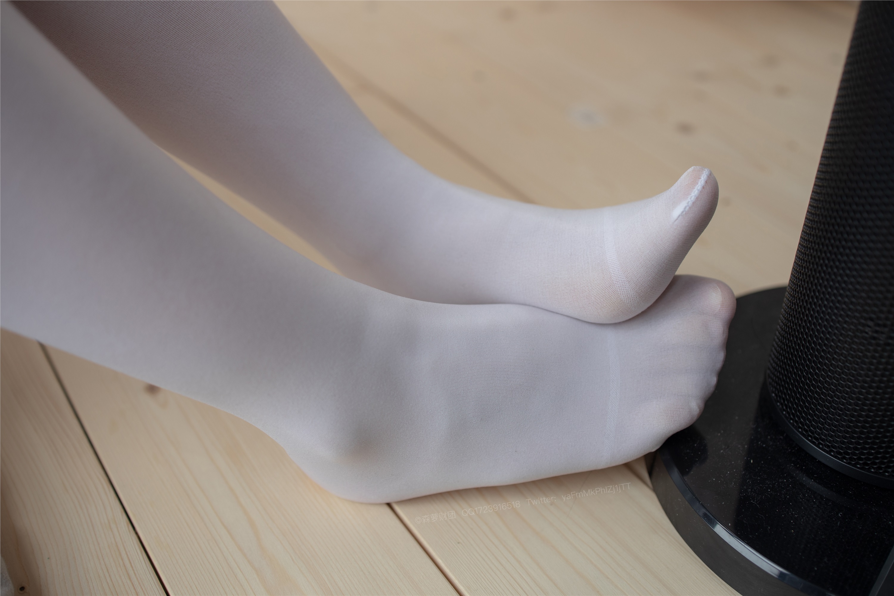 森萝财团萝莉丝足写真 X-056 超薄死库水白丝