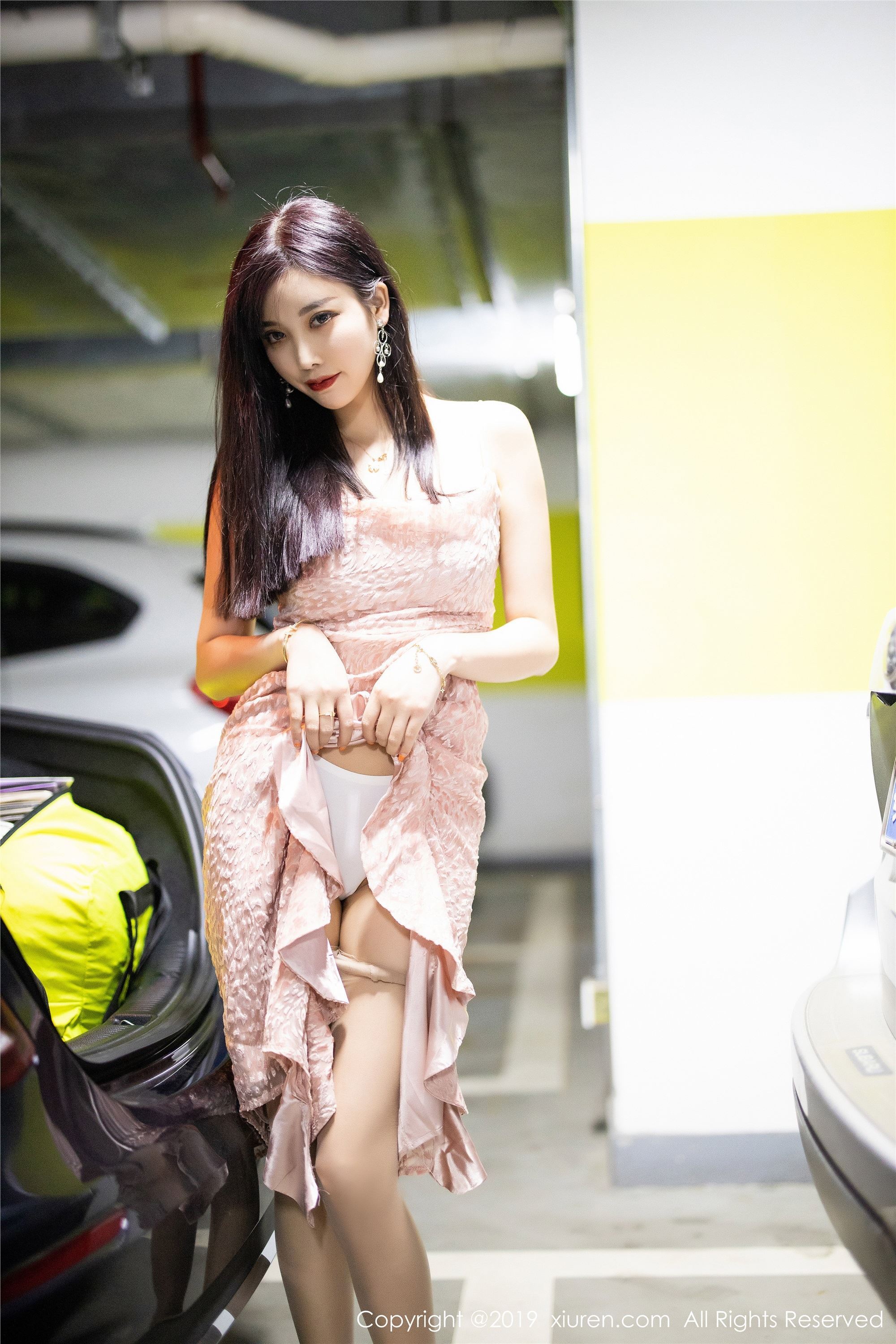 秀人网XIUREN写真 No.1857 吊裙丝袜气质典雅 杨晨晨sugar