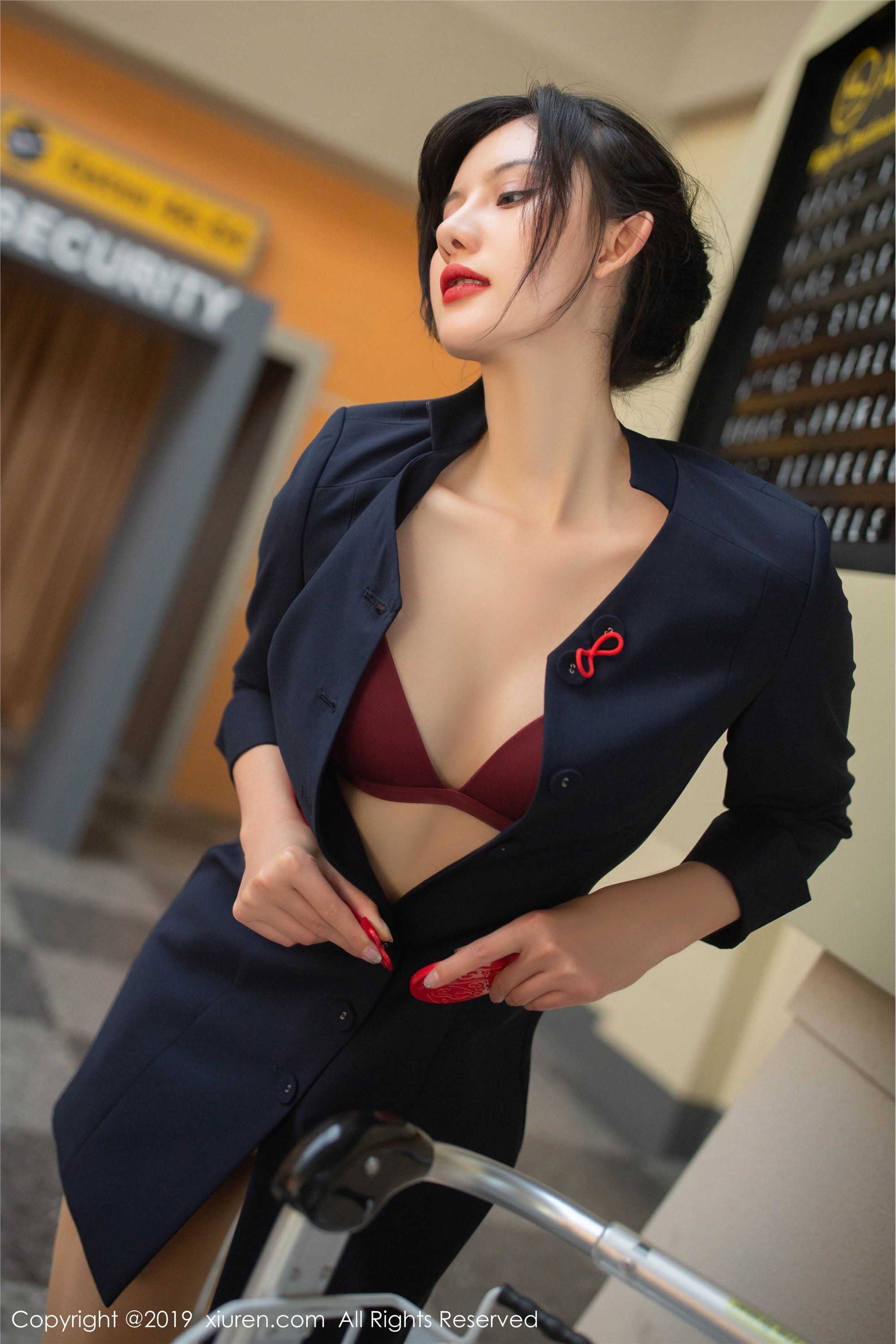 XIUREN秀人网 2019.12.25 No.1881 就是阿朱啊