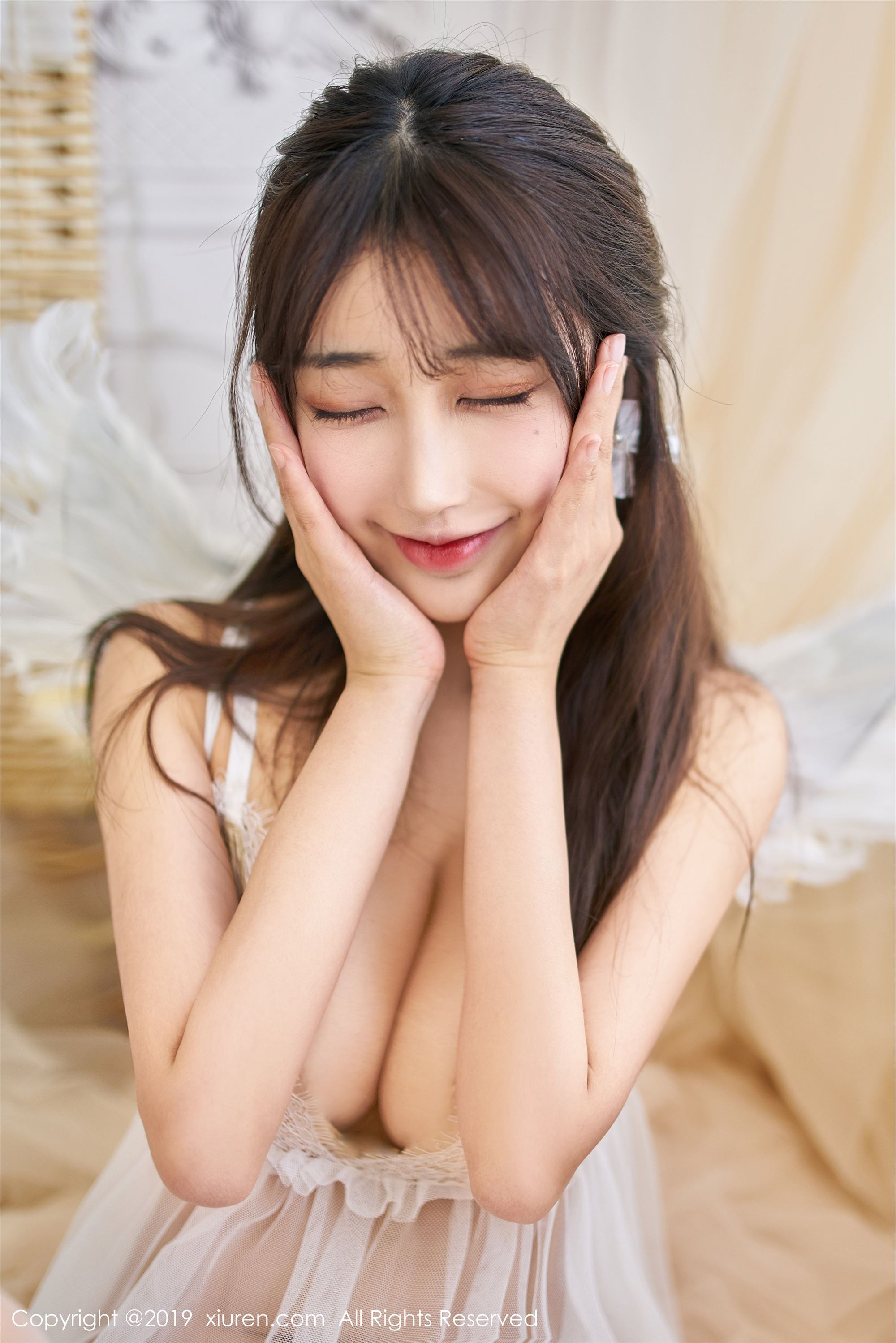 秀人网XIUREN写真 No.1867 朦胧透视的薄纱内衣装扮 Betty林子欣