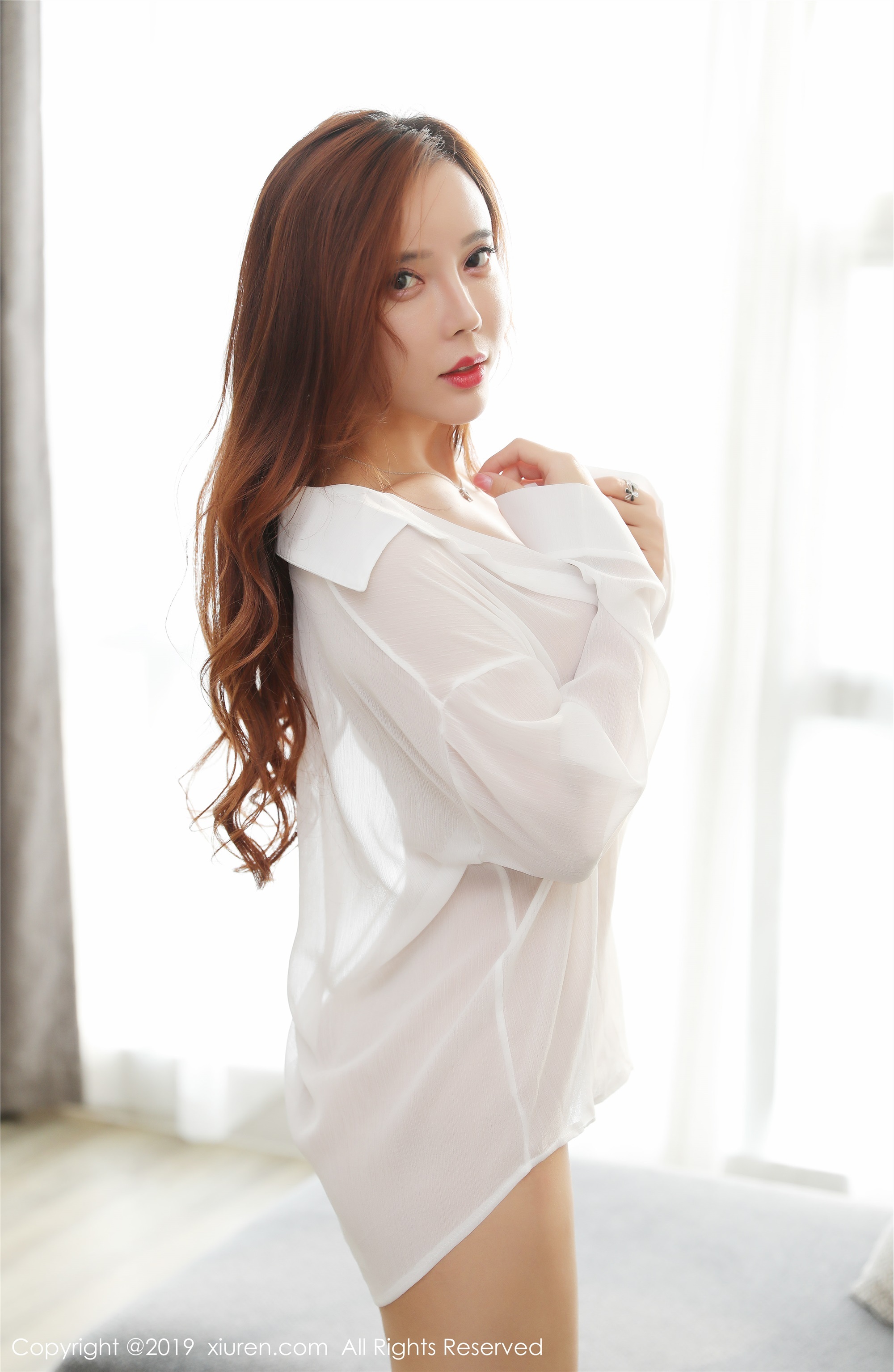 秀人网XIUREN写真 No.1879 朦胧丝袜极致诱人 艾小青