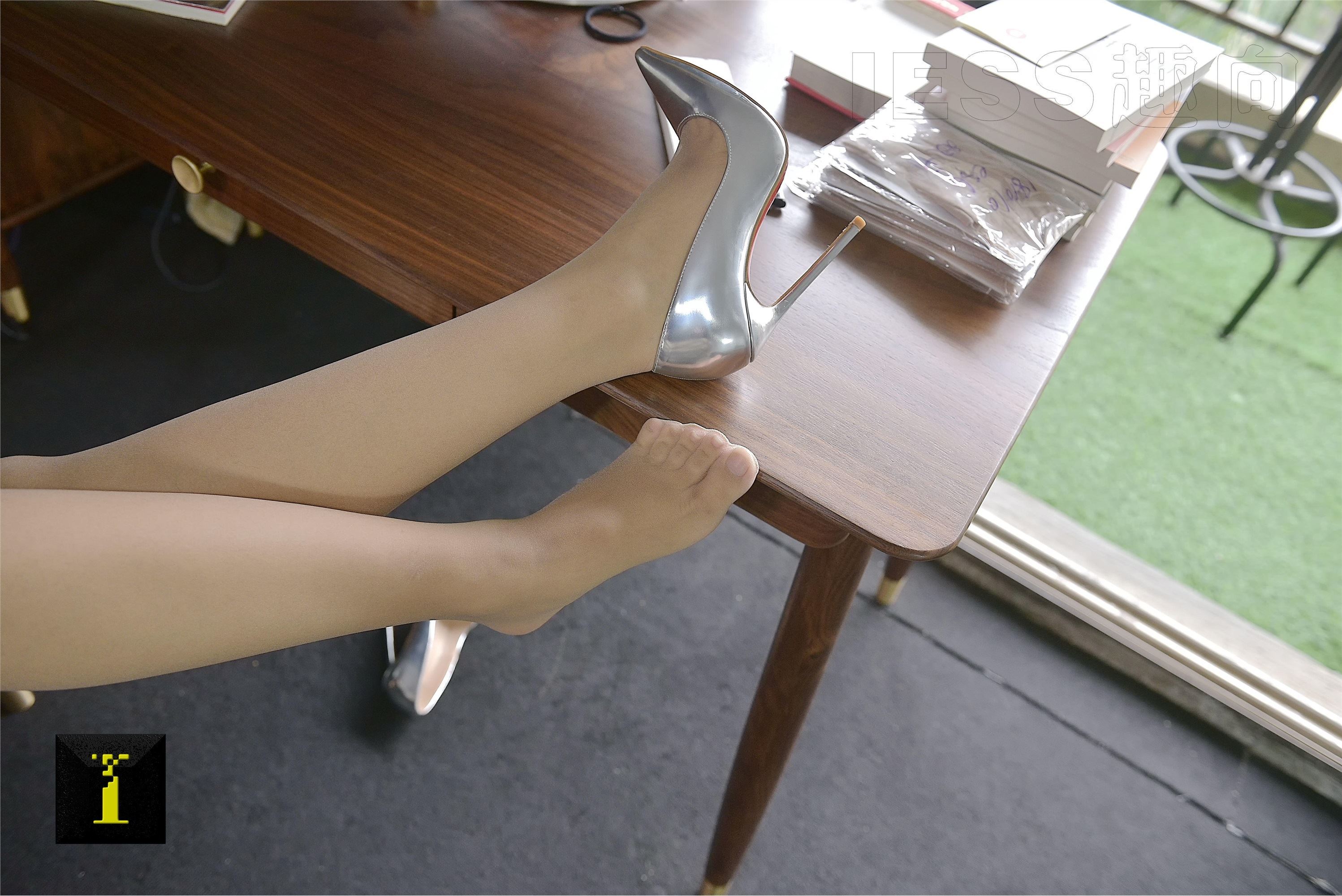 IESS异思趣向 普惠集 124 别人家的模特 – 霸气姐 II