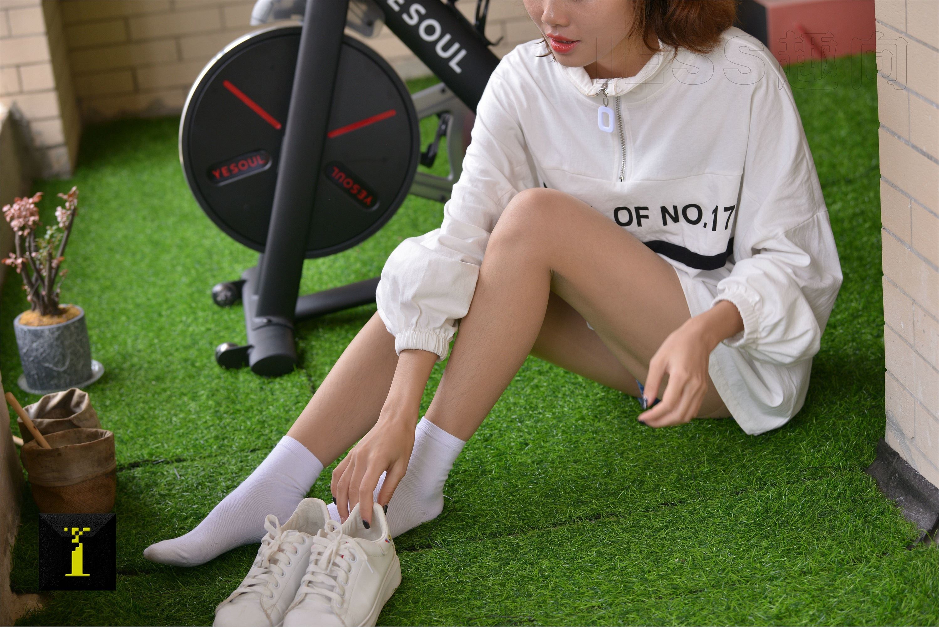 IESS异思趣向 普惠集 125 茜 – 浓密的脚毛