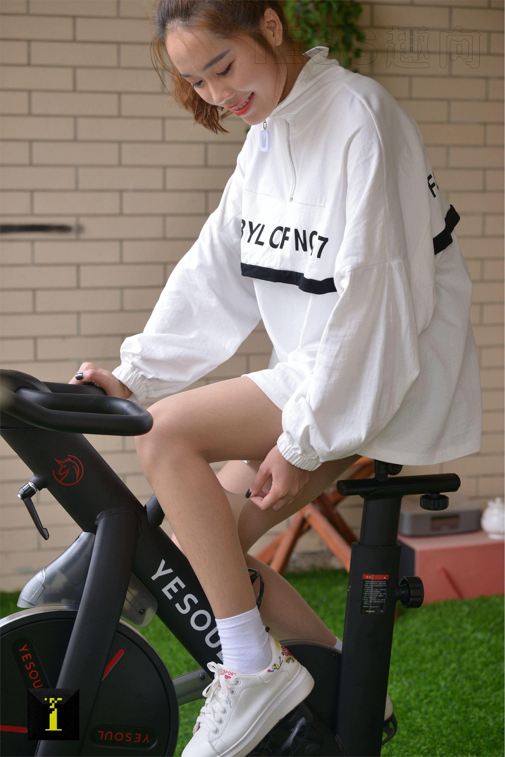 IESS异思趣向 普惠集 125 茜 – 浓密的脚毛