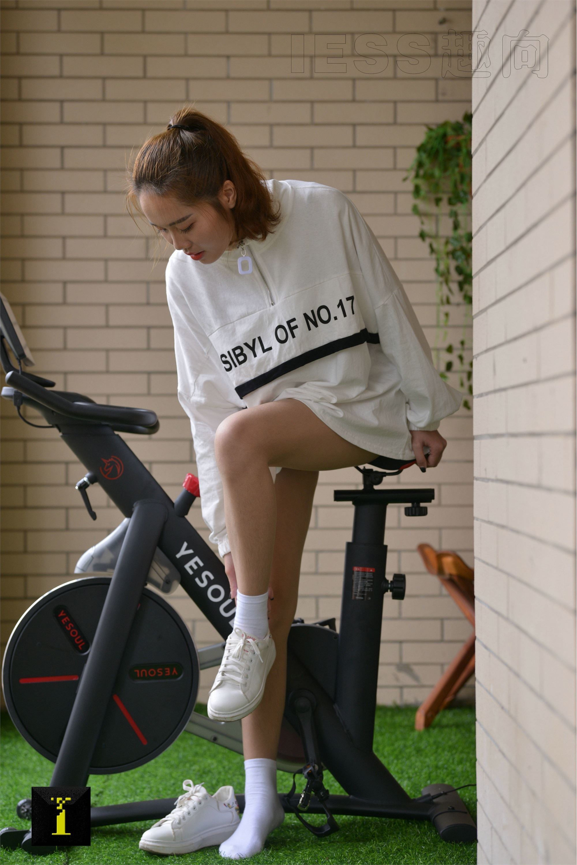 IESS异思趣向 普惠集 125 茜 – 浓密的脚毛