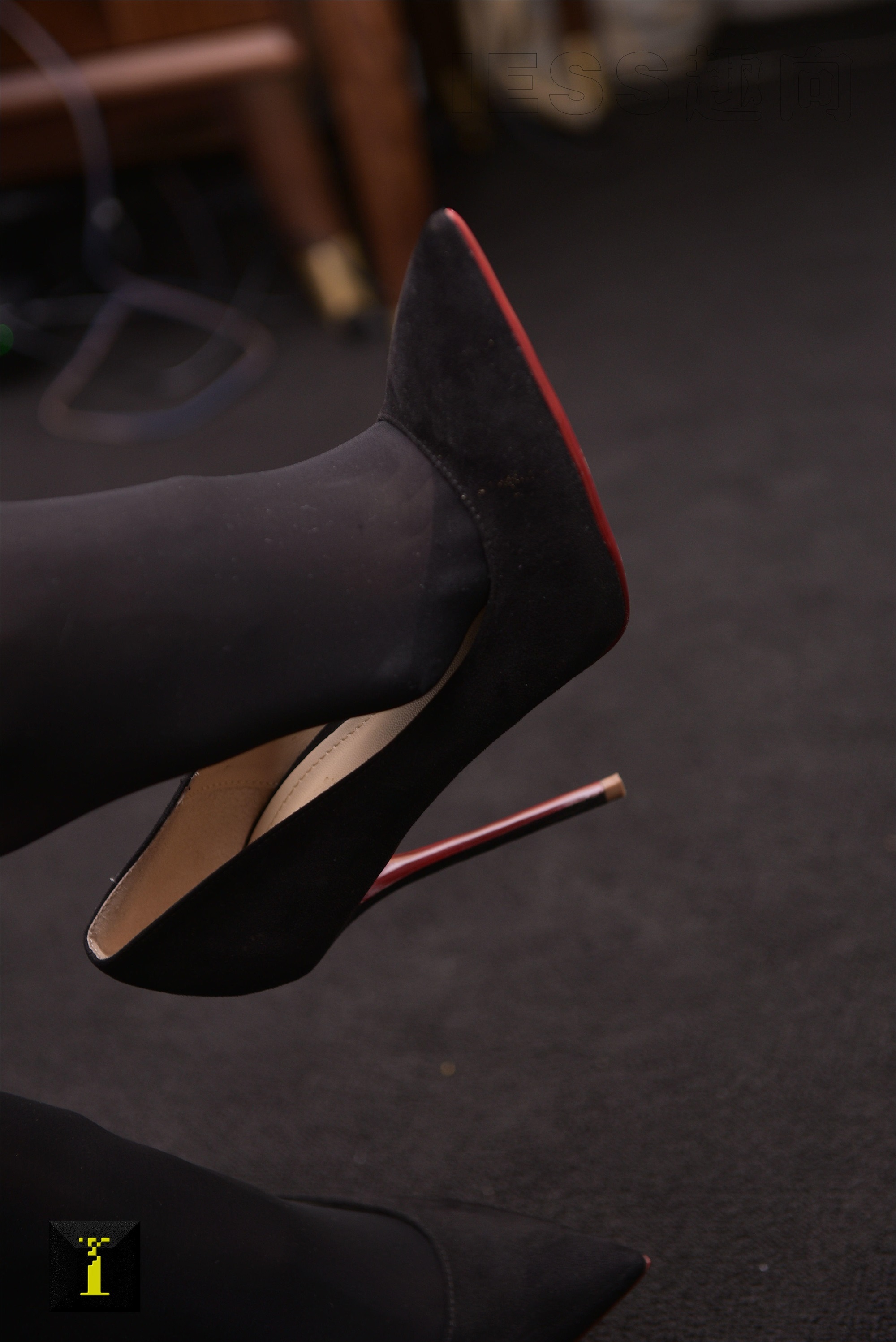 IESS异思趣向 普惠集 126 茜 – 新品黑丝