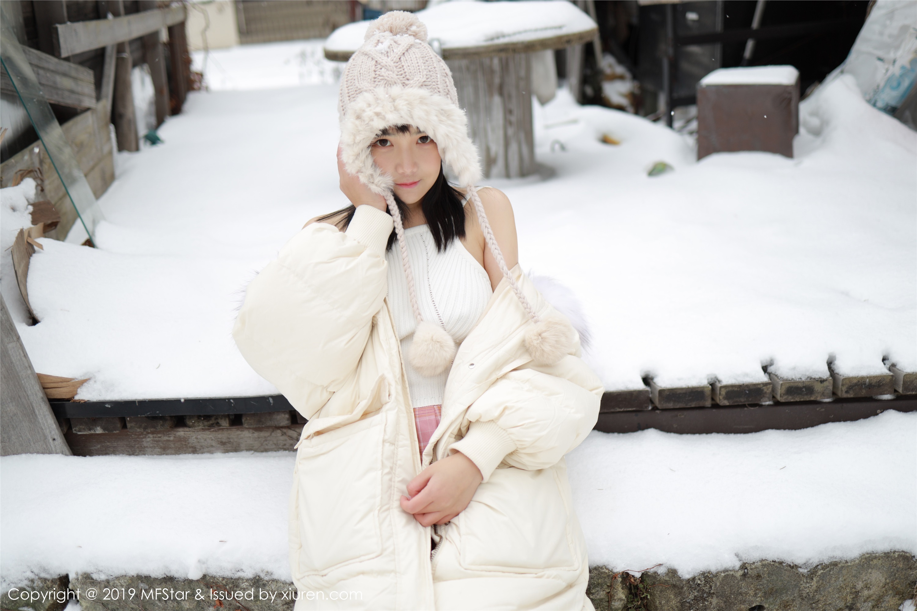 MFStar模范学院 2019.12.30 VOL.246 室外冰天雪地街头上 徐微微mia