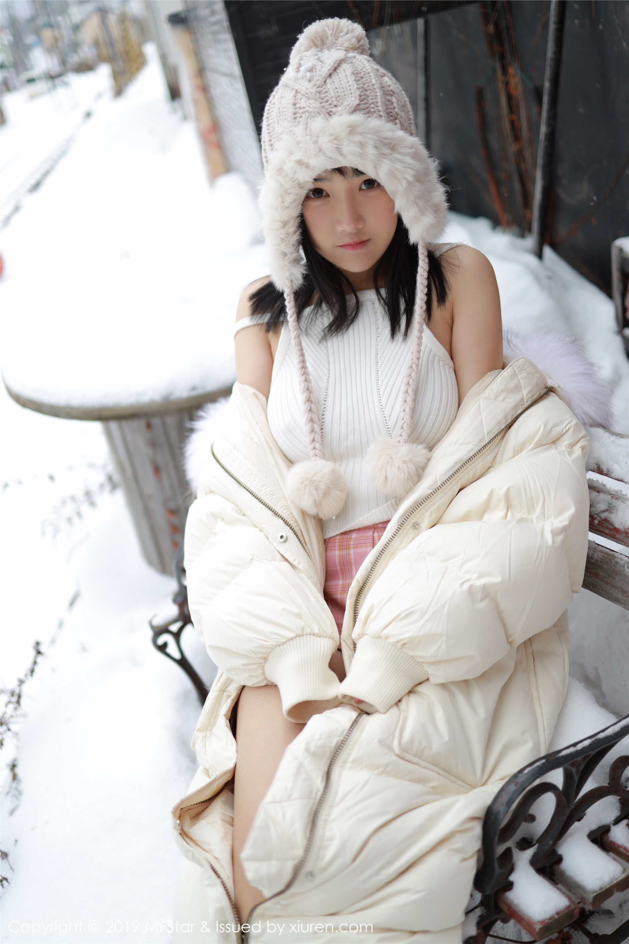 MFStar模范学院 2019.12.30 VOL.246 室外冰天雪地街头上 徐微微mia