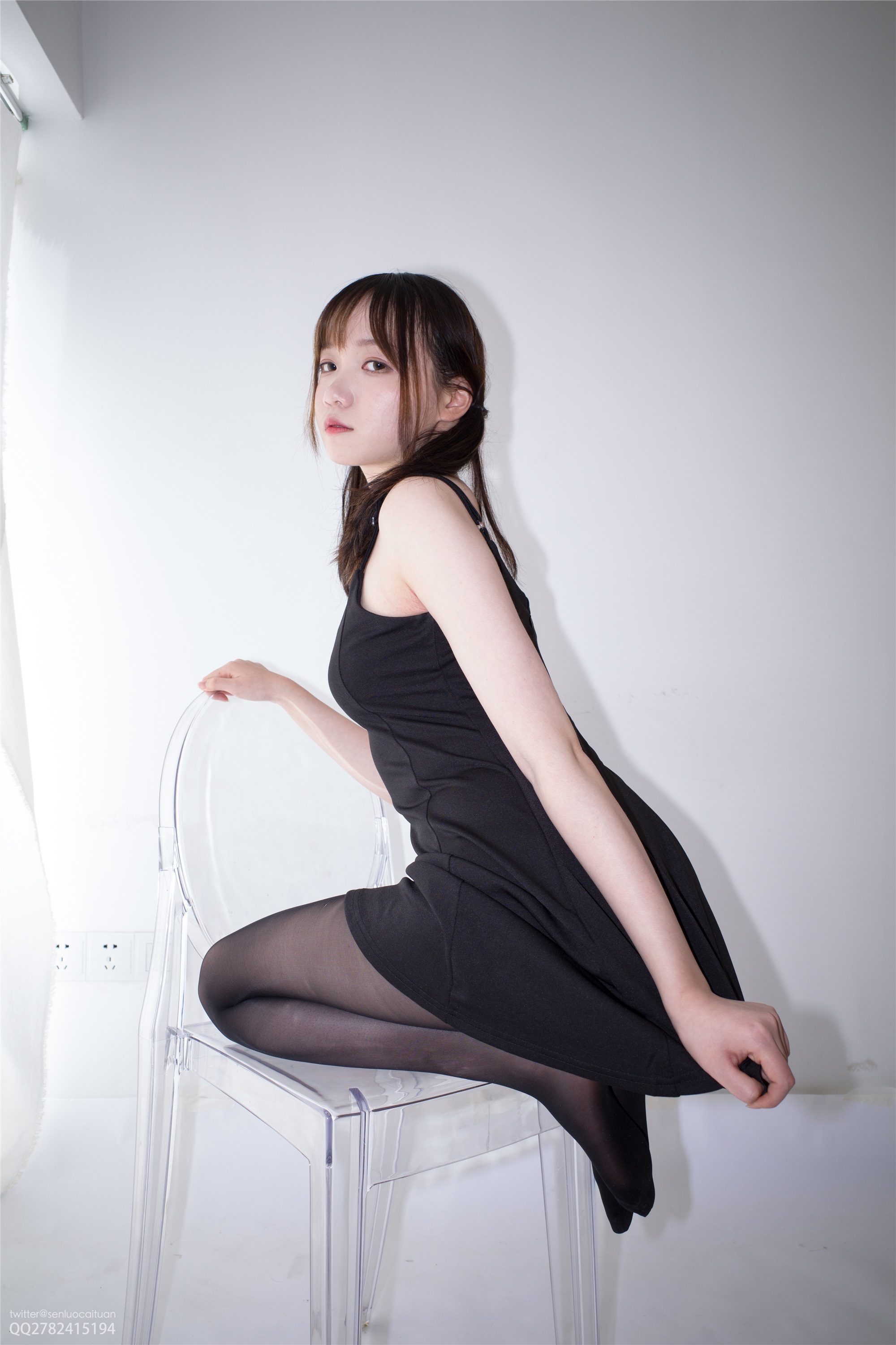 森萝财团萝莉丝足写真 JKFUN-058 Aika 黑涩现实