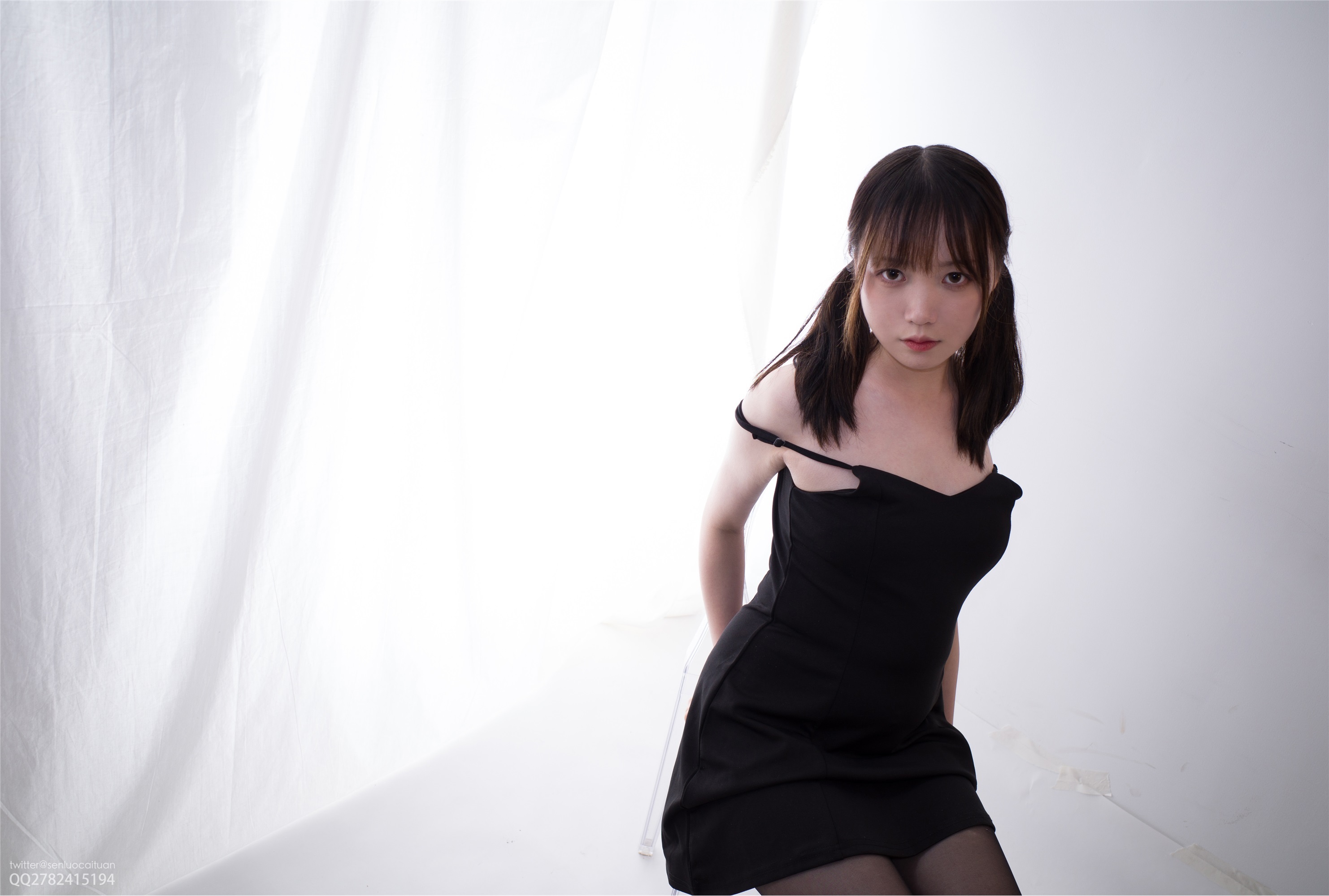 森萝财团萝莉丝足写真 JKFUN-058 Aika 黑涩现实