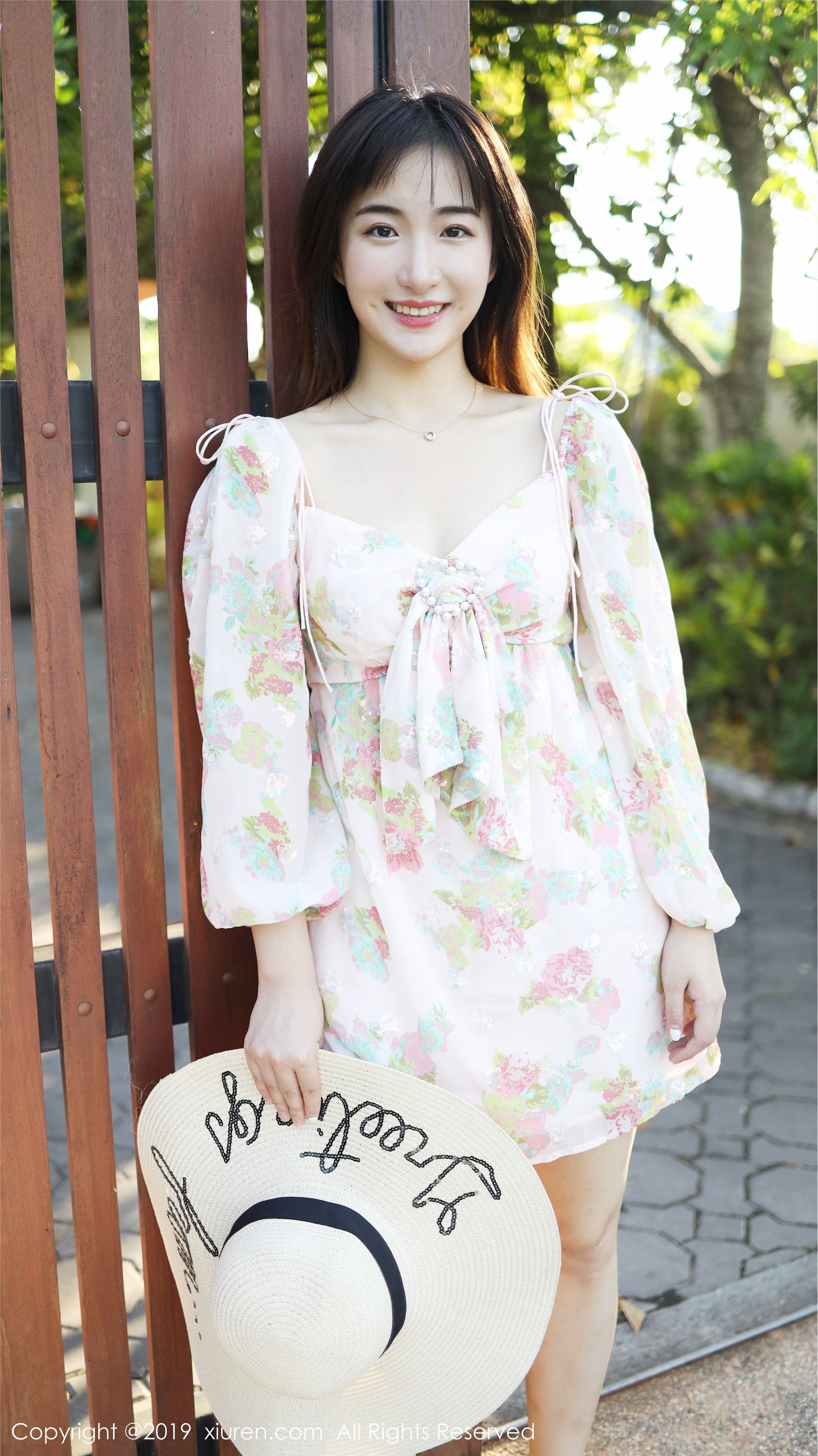 秀人网XIUREN写真 No.1892 室外小清新 艺儿拿铁