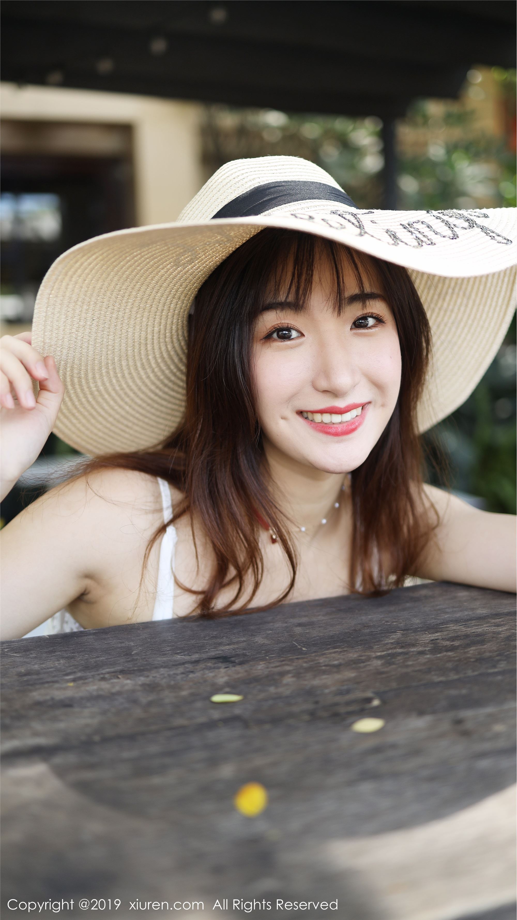 秀人网XIUREN写真 No.1892 室外小清新 艺儿拿铁