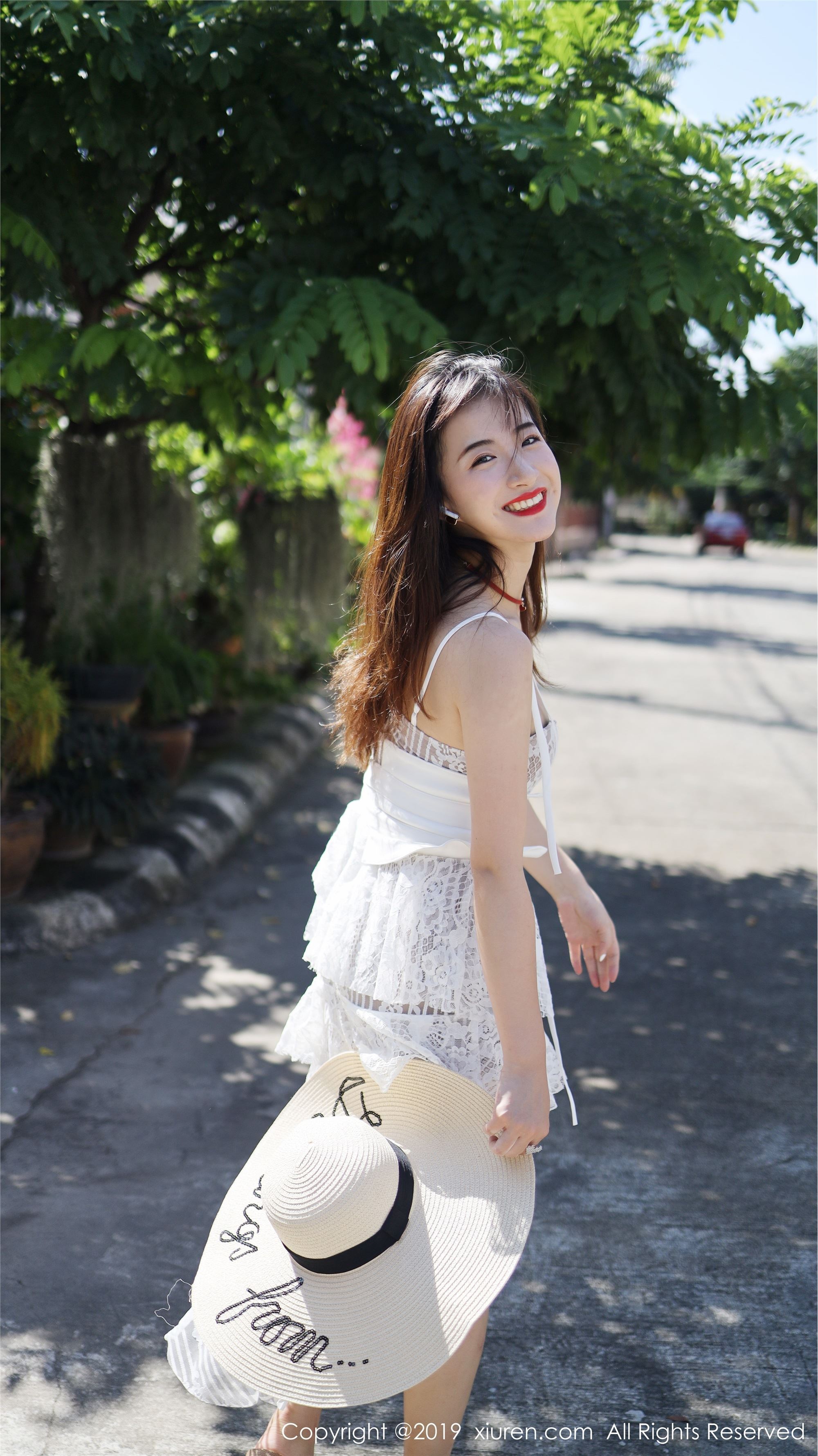 秀人网XIUREN写真 No.1892 室外小清新 艺儿拿铁