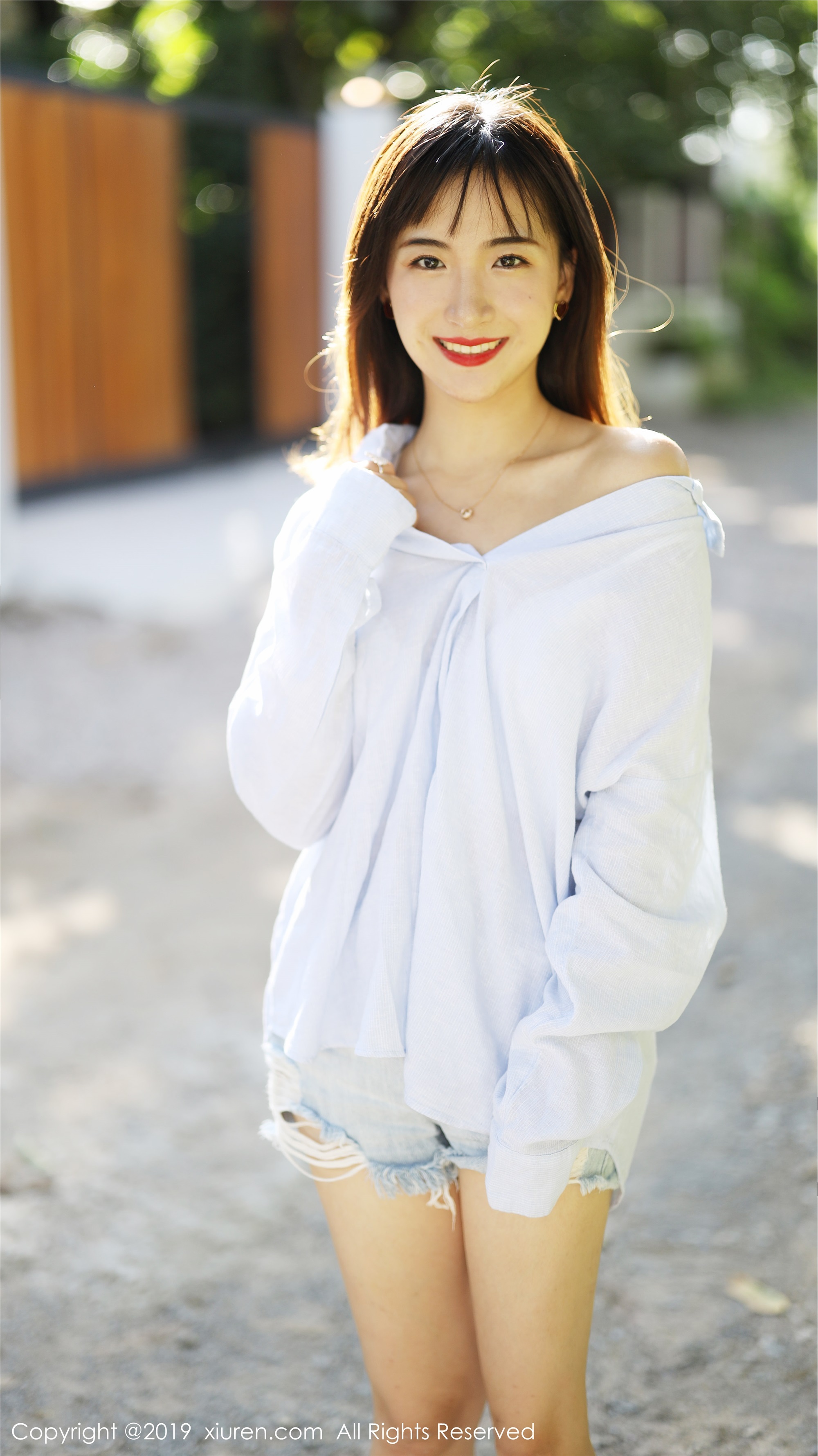 秀人网XIUREN写真 No.1892 室外小清新 艺儿拿铁