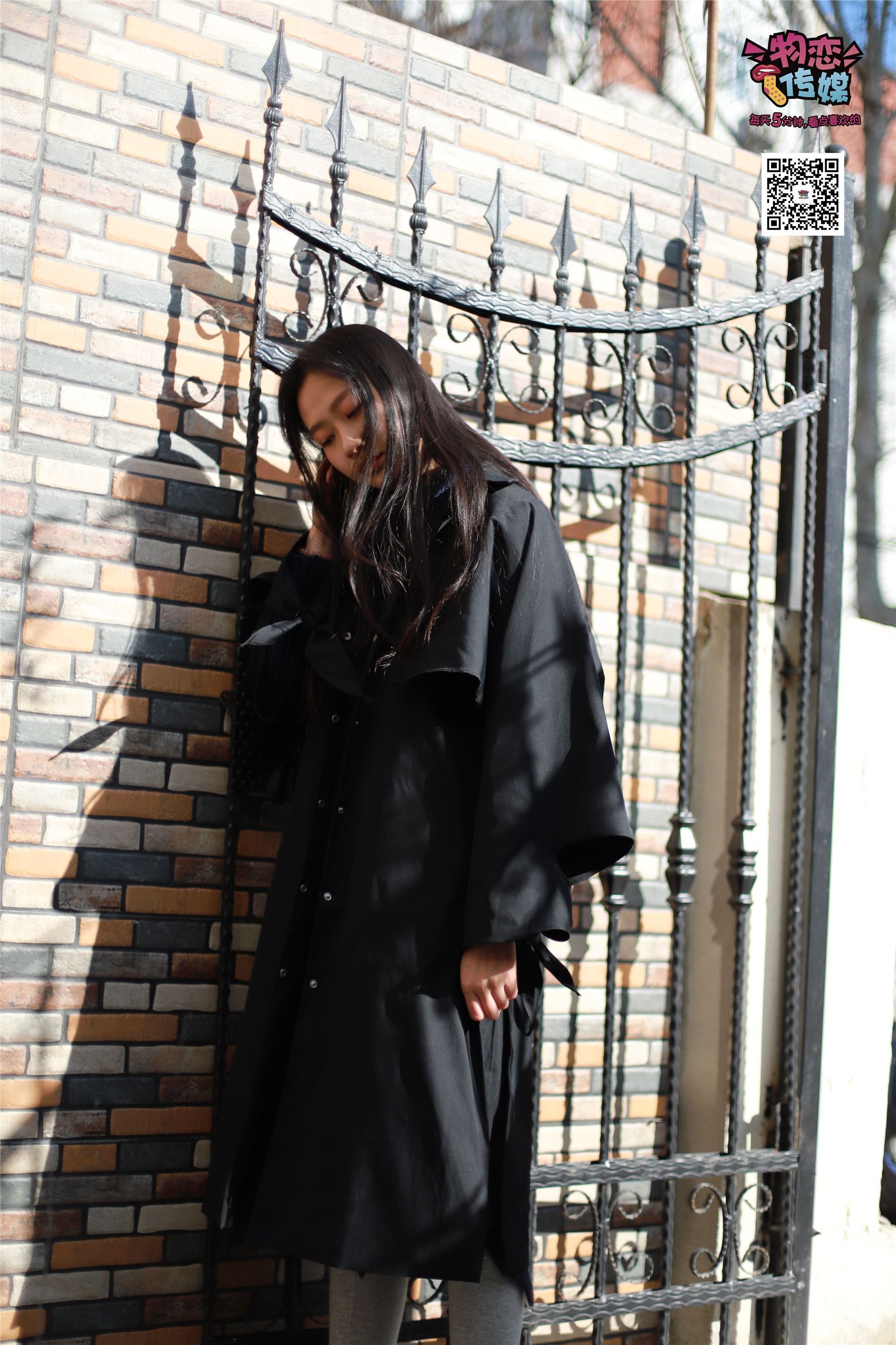 物恋传媒 No.001 清纯系大一女生的vans与棉袜