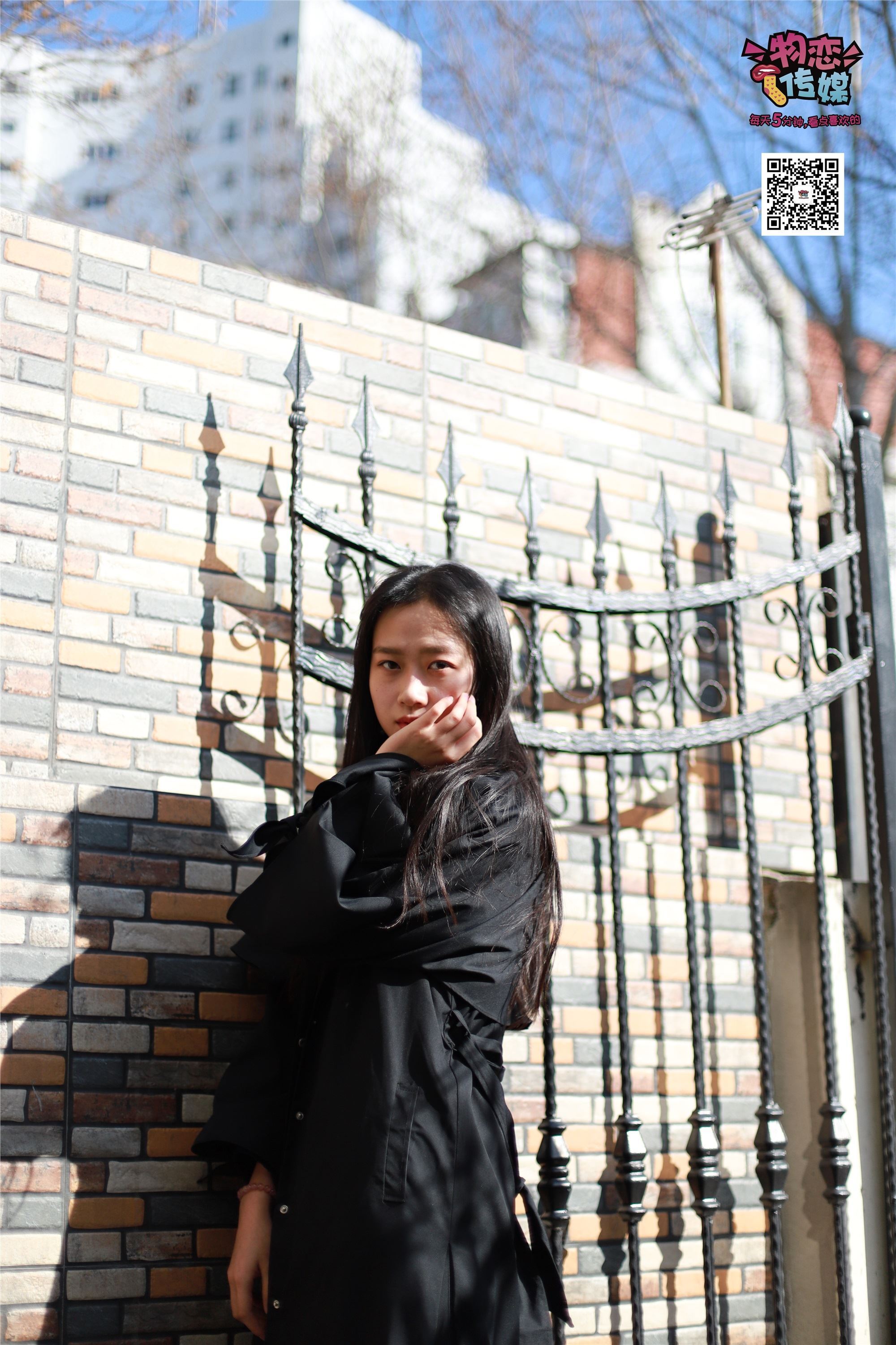 物恋传媒 No.001 清纯系大一女生的vans与棉袜