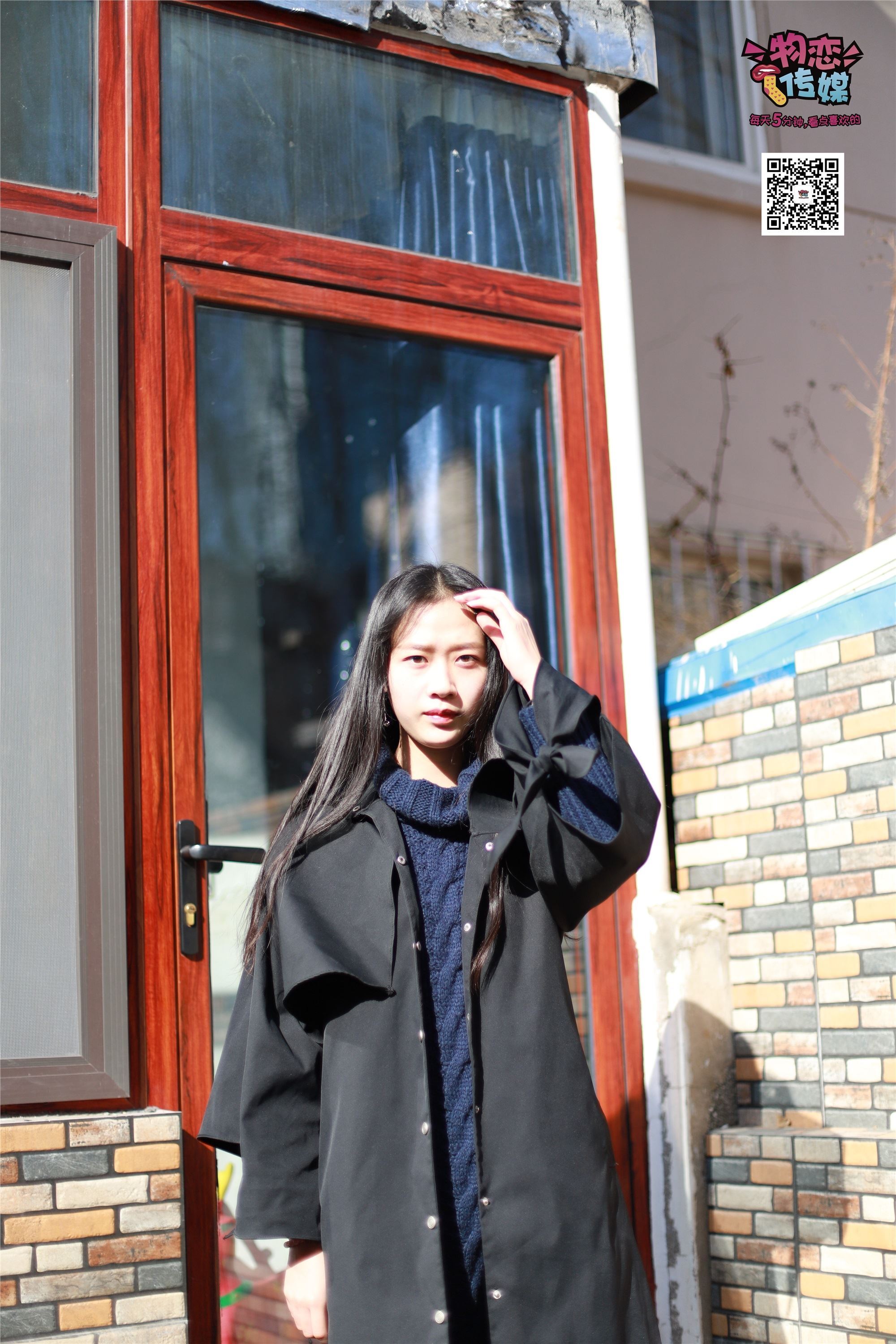 物恋传媒 No.001 清纯系大一女生的vans与棉袜