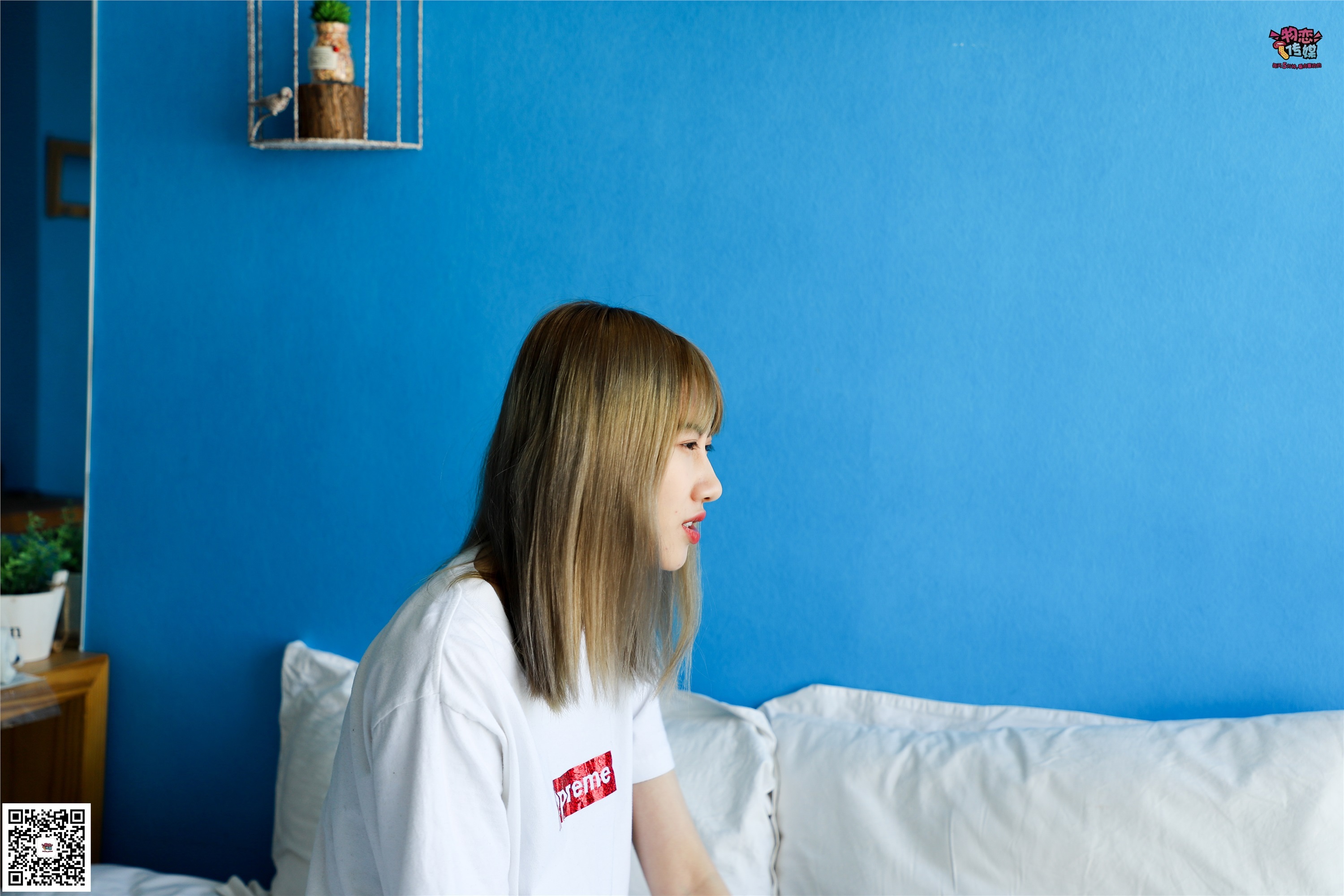 物恋传媒 No.002 酷酷的18岁黑丝少女，黑丝与白长筒袜的碰撞