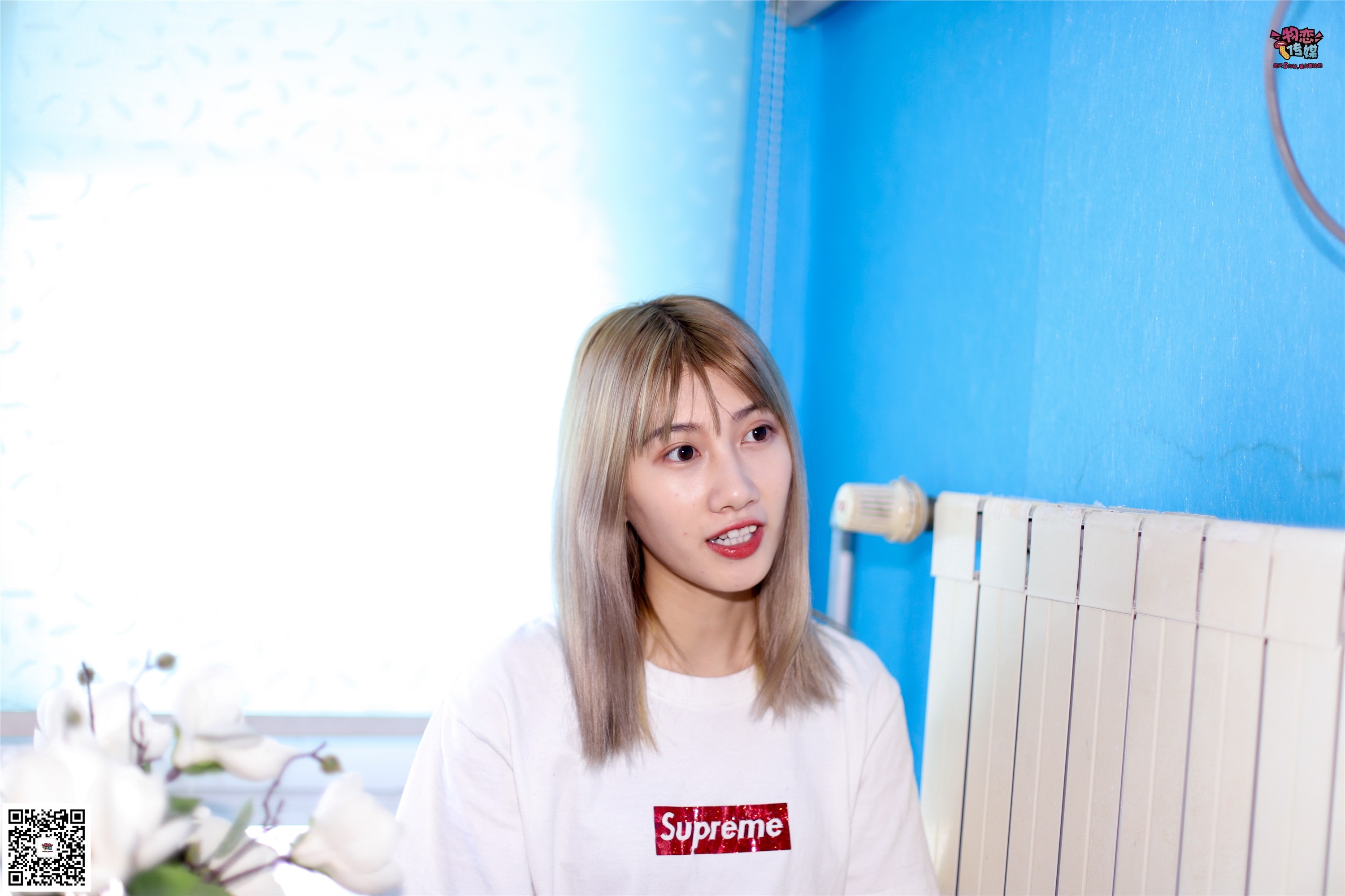 物恋传媒 No.002 酷酷的18岁黑丝少女，黑丝与白长筒袜的碰撞