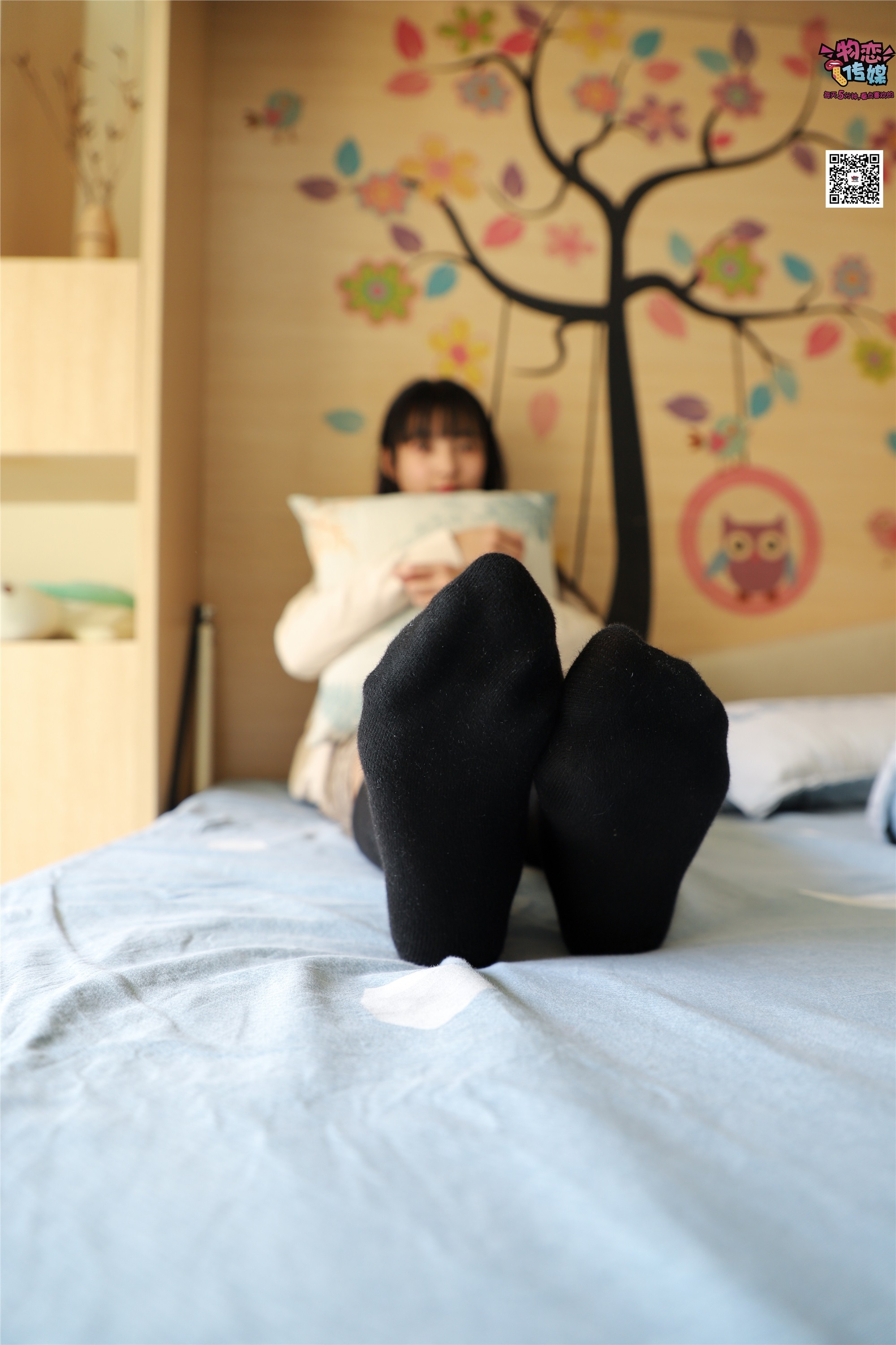 物恋传媒 No.005 JK制服高中小姐姐，棉袜加丝袜