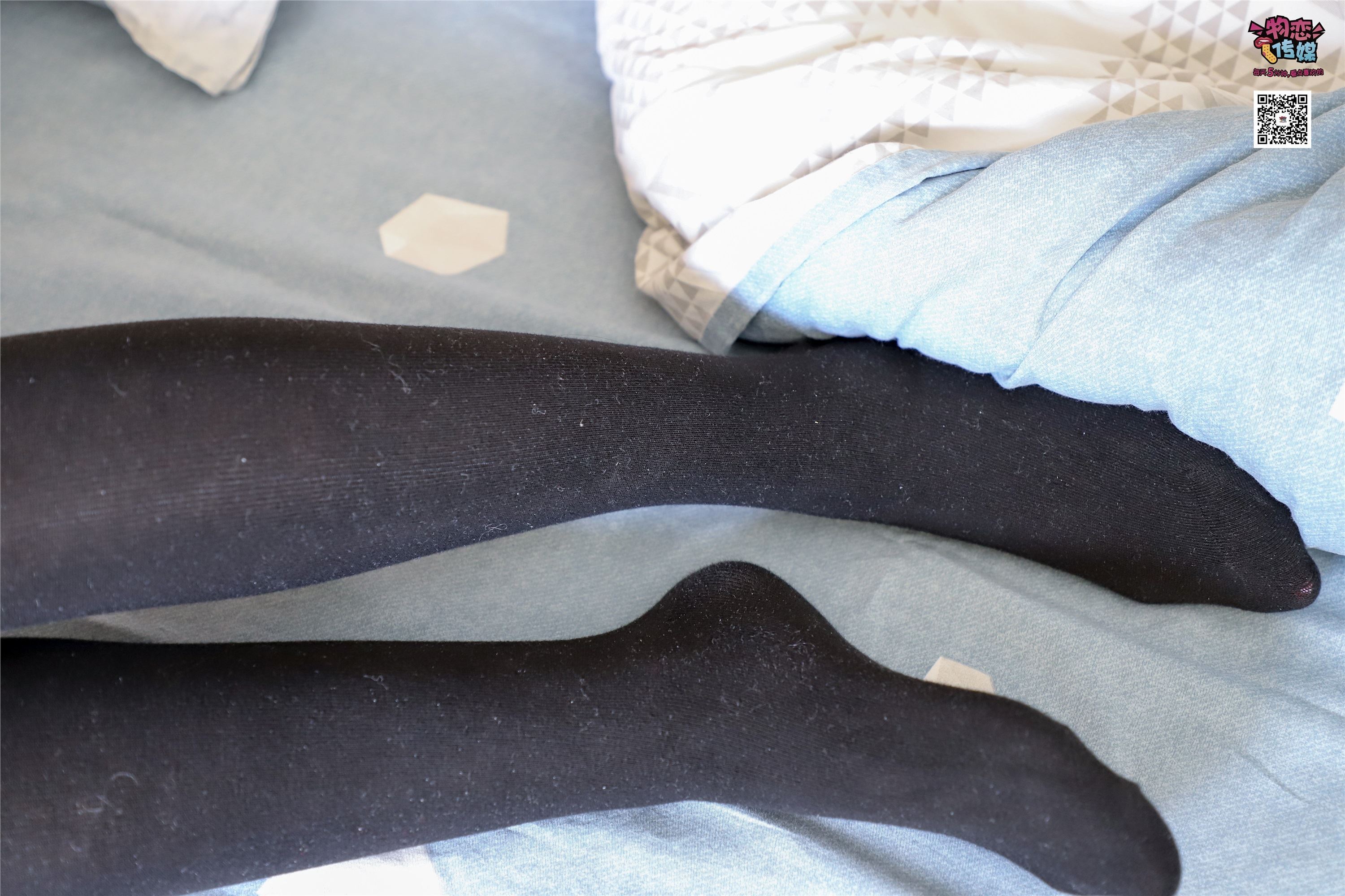 物恋传媒 No.005 JK制服高中小姐姐，棉袜加丝袜